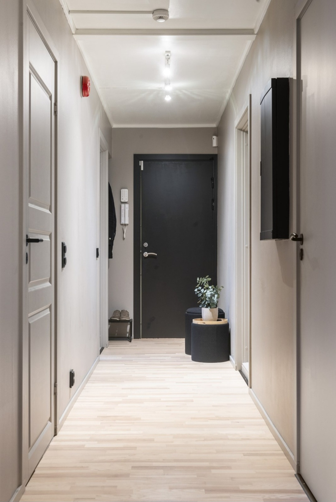 Gang til inngangsdøren