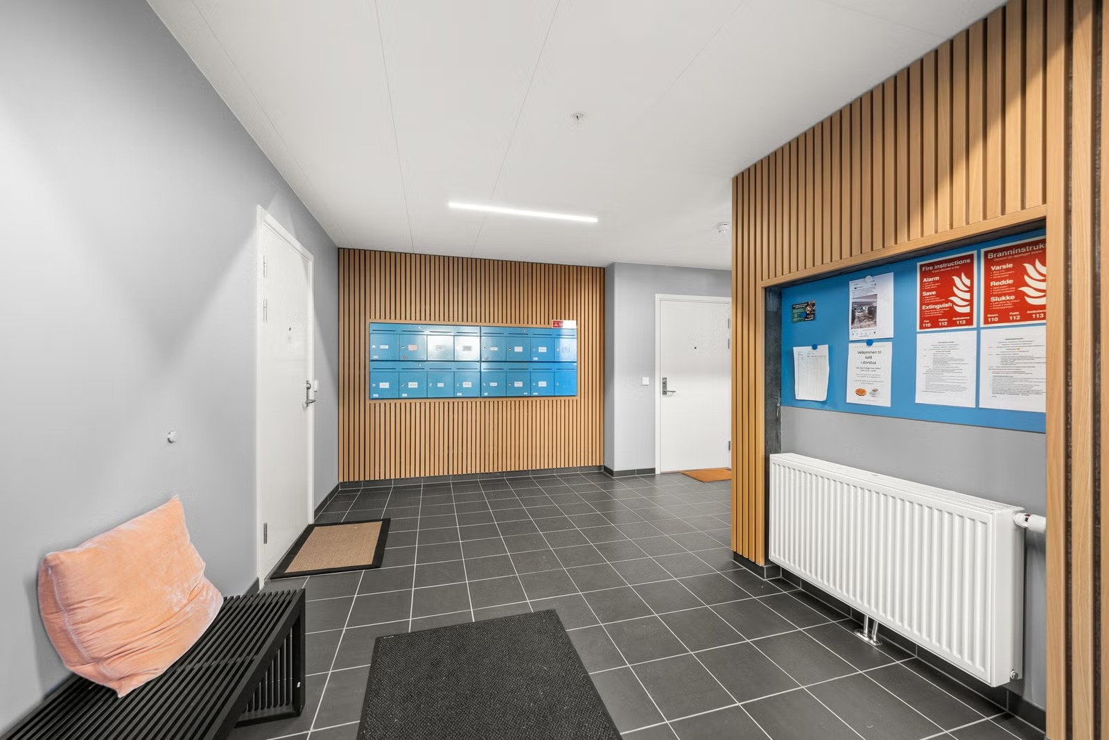 Felles inngangsparti med heisadkomst til leiligheten