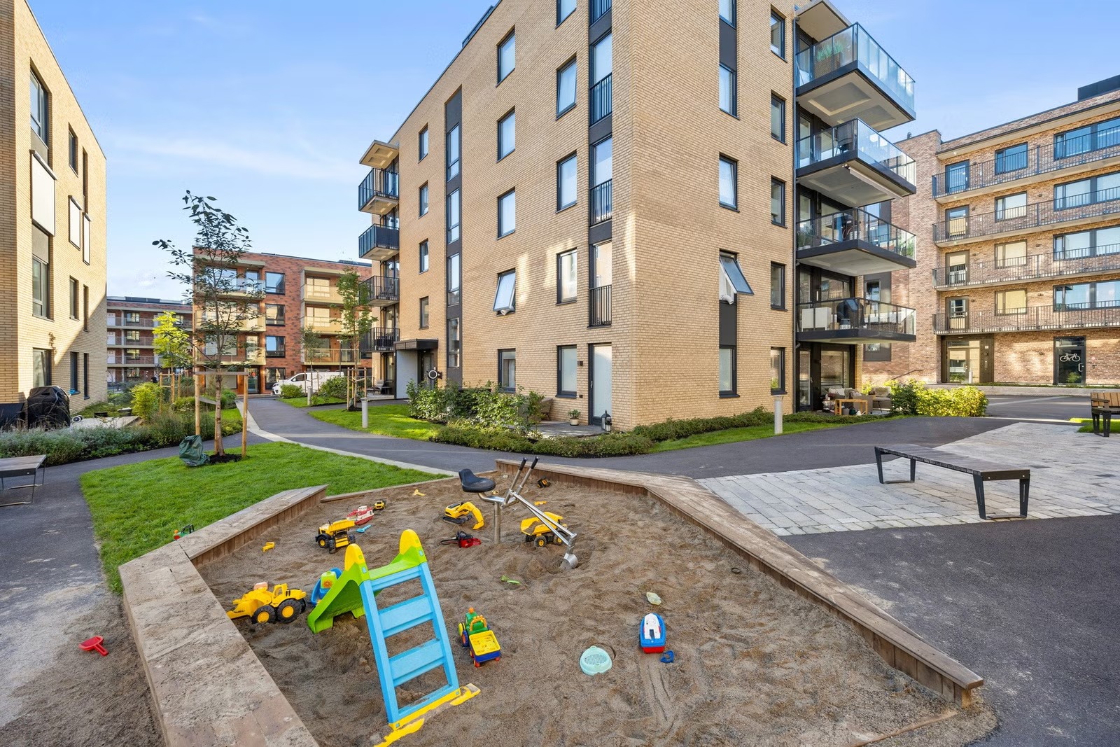 Leilighetsbygget sto klart i 2024 og har en attraktiv beliggenhet i Asker