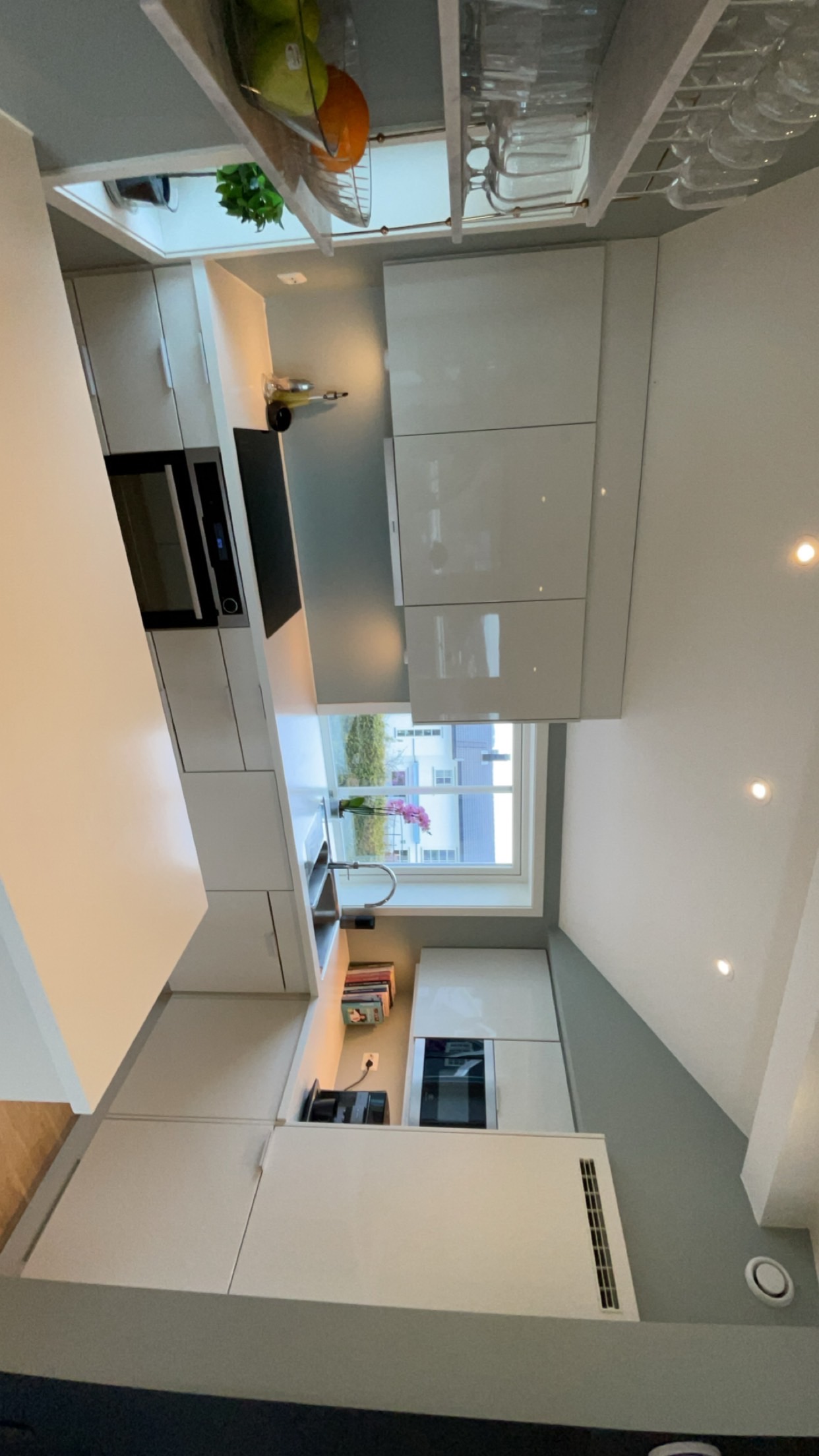 Kjøkken med integrerte hvitevarer