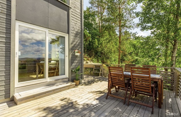 Stor terrasse med meget gode solforhold!