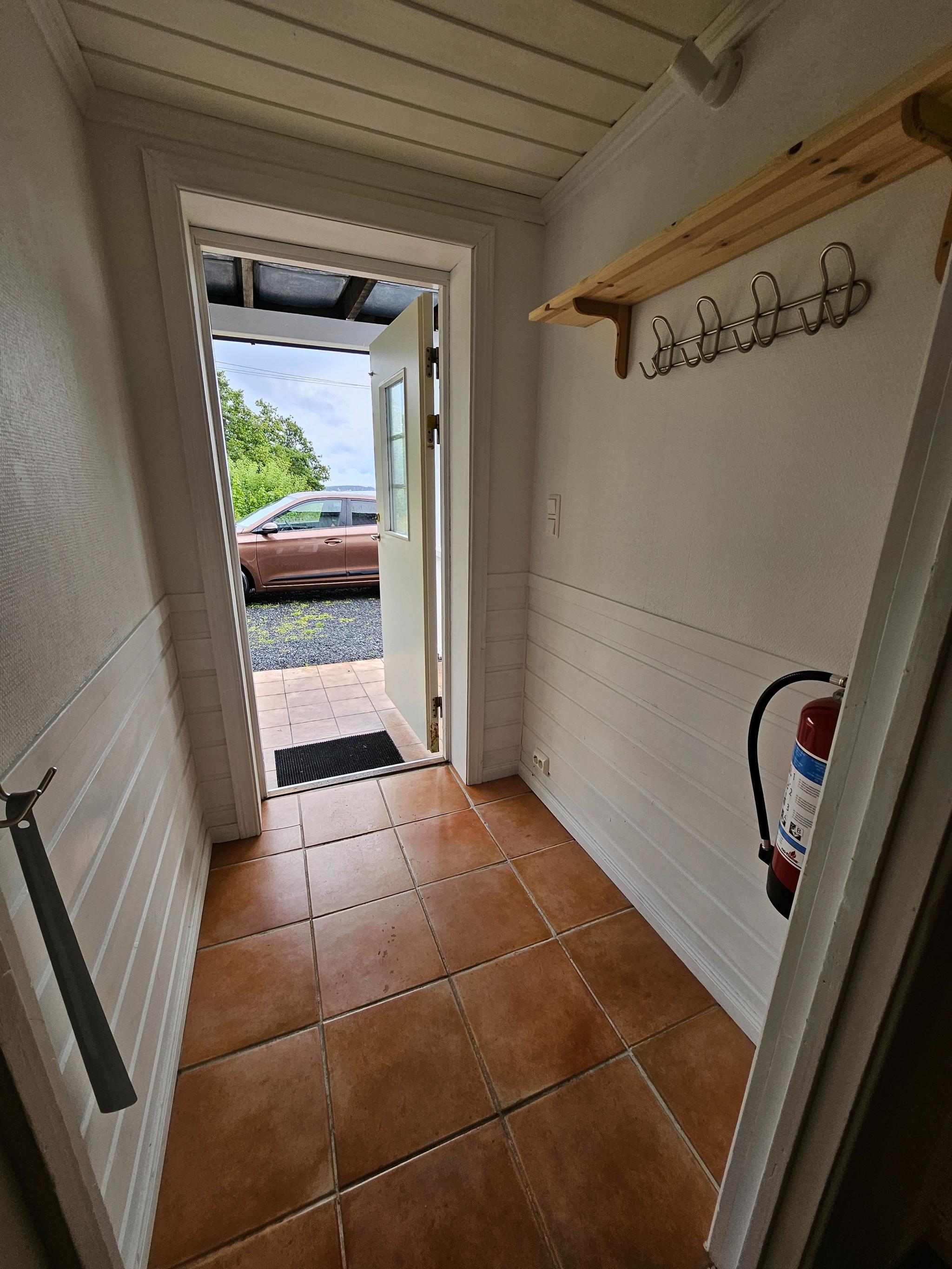 Entre  tatt ifra oppholsrom 