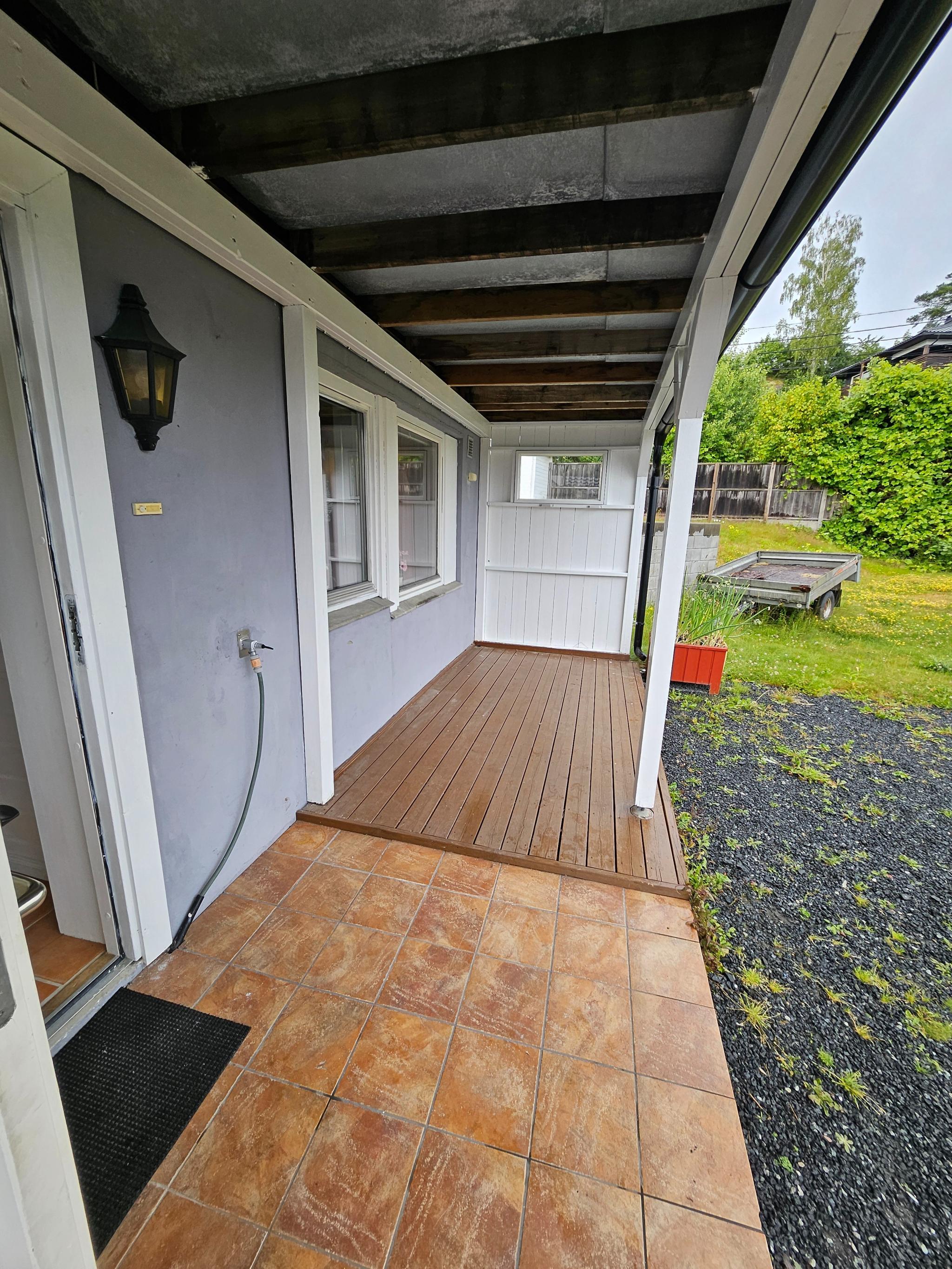 Terasse og vinduer ifra stuen 