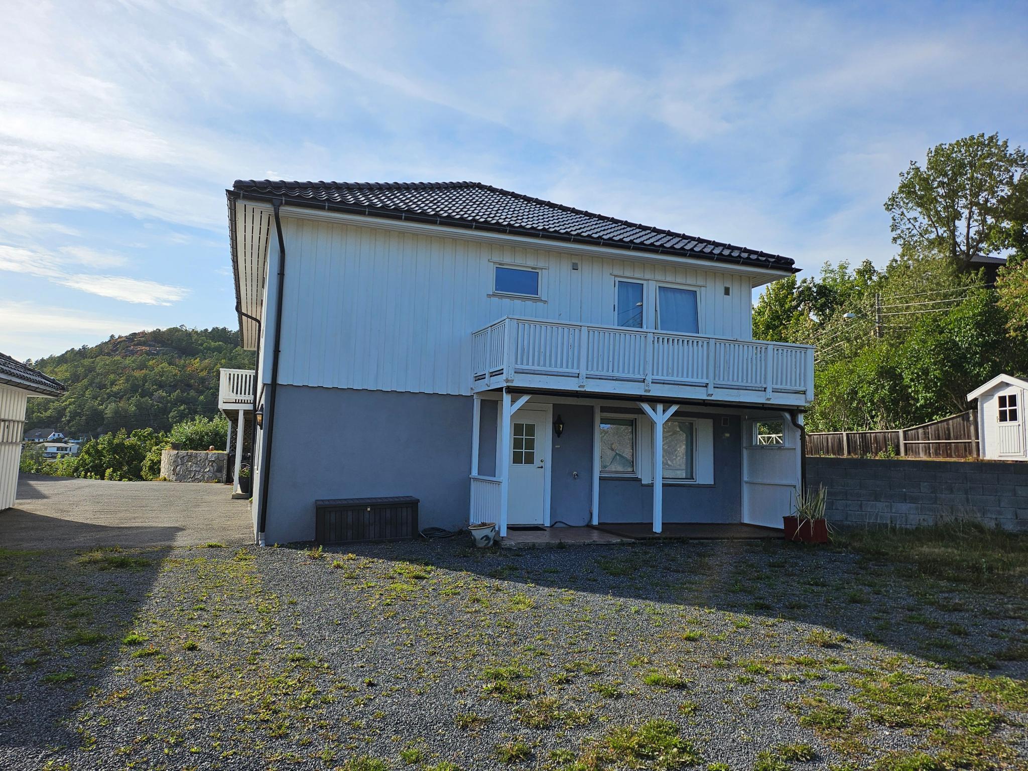 Kjellerleiligheten har gode solforhold 