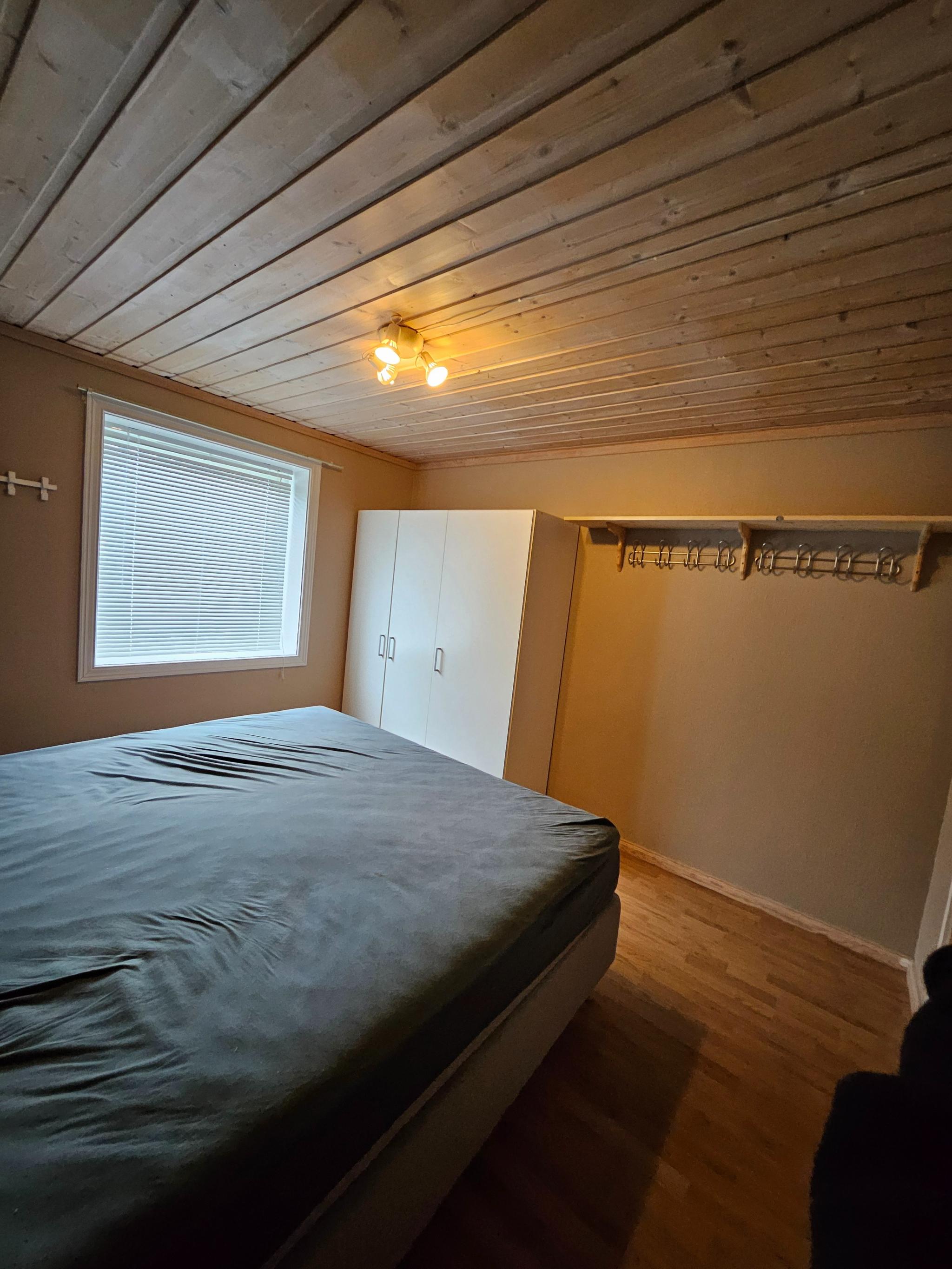 Hovedsoverombilde  og opbevaringskap