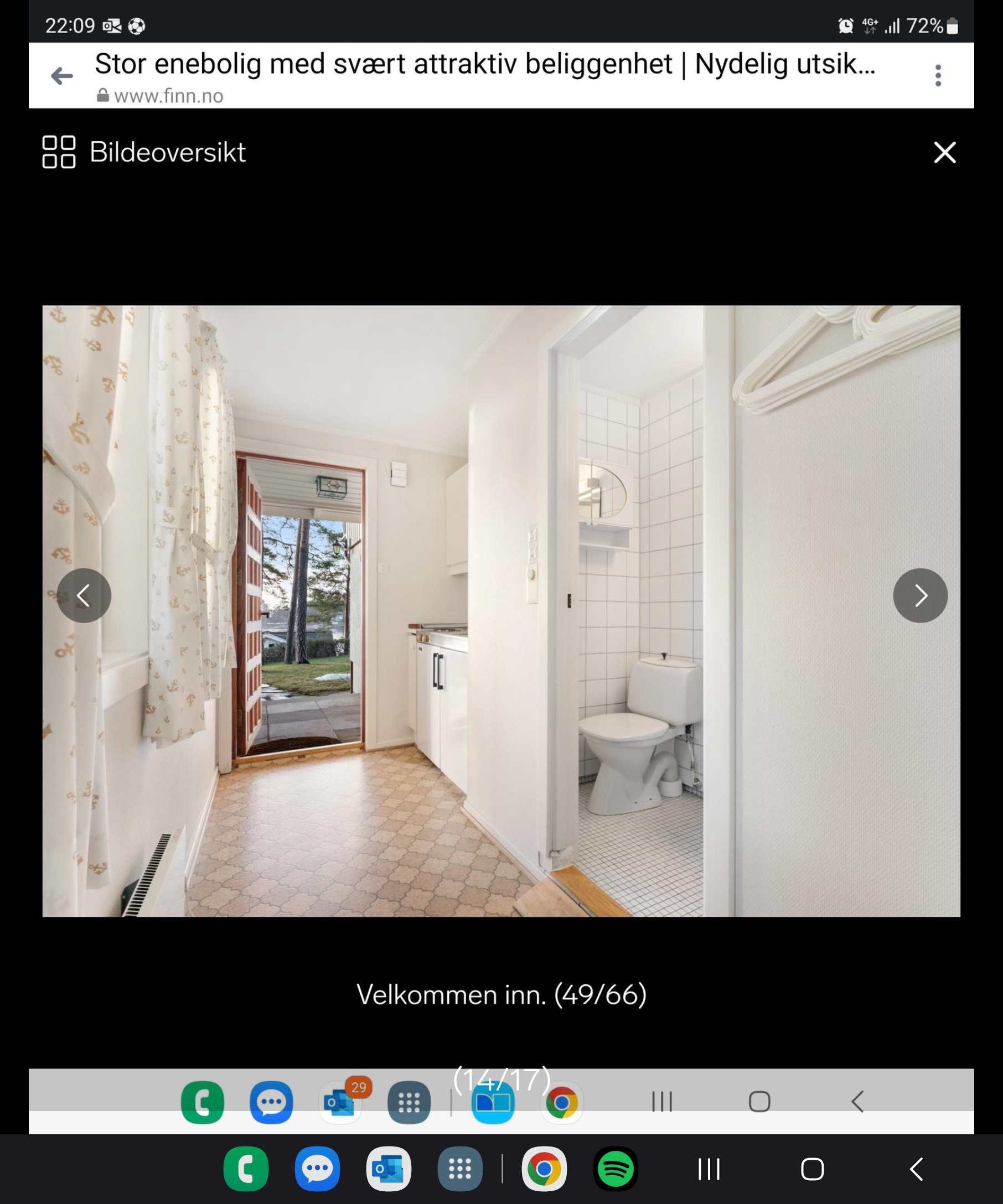 Gangen med dør inn til badet.