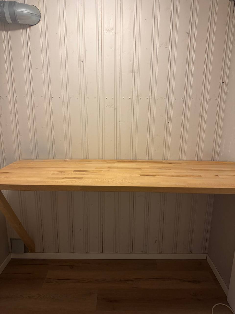 Bod med plass til oppbevaring