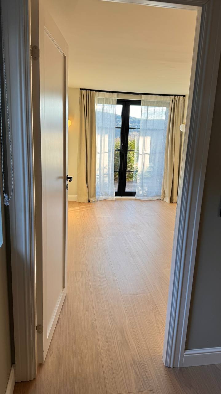 Fra soverom til stue 