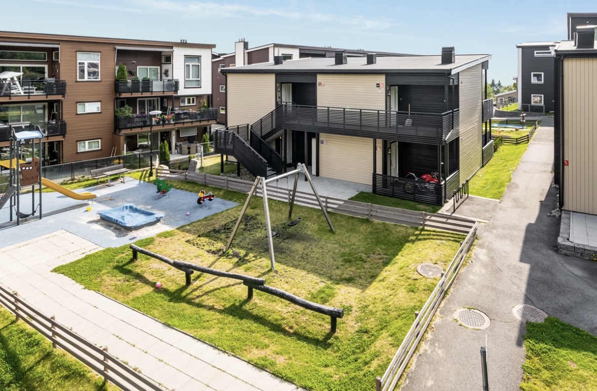 Fasade, leiligheten på venstre side i andre etasje.