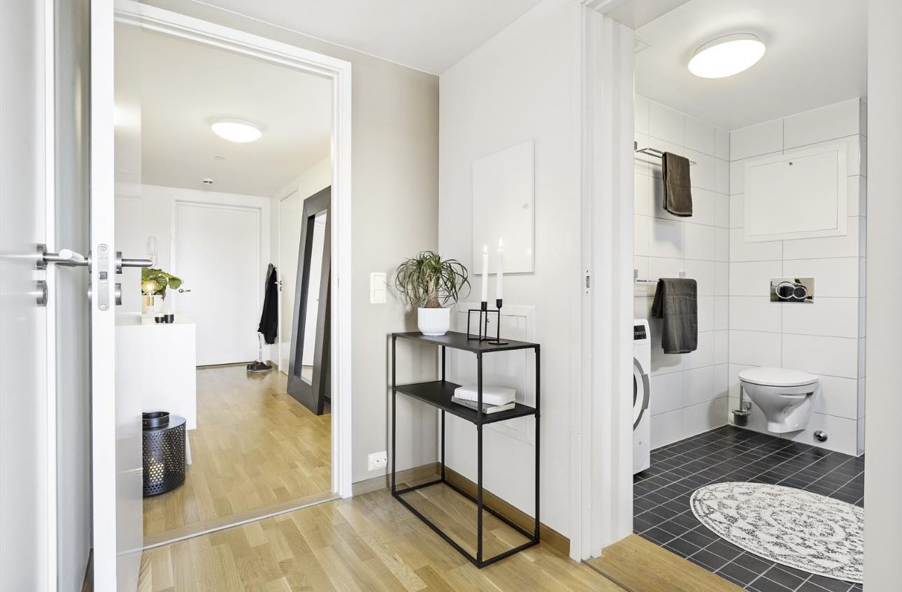 Fra gangen kommer man inn til badet