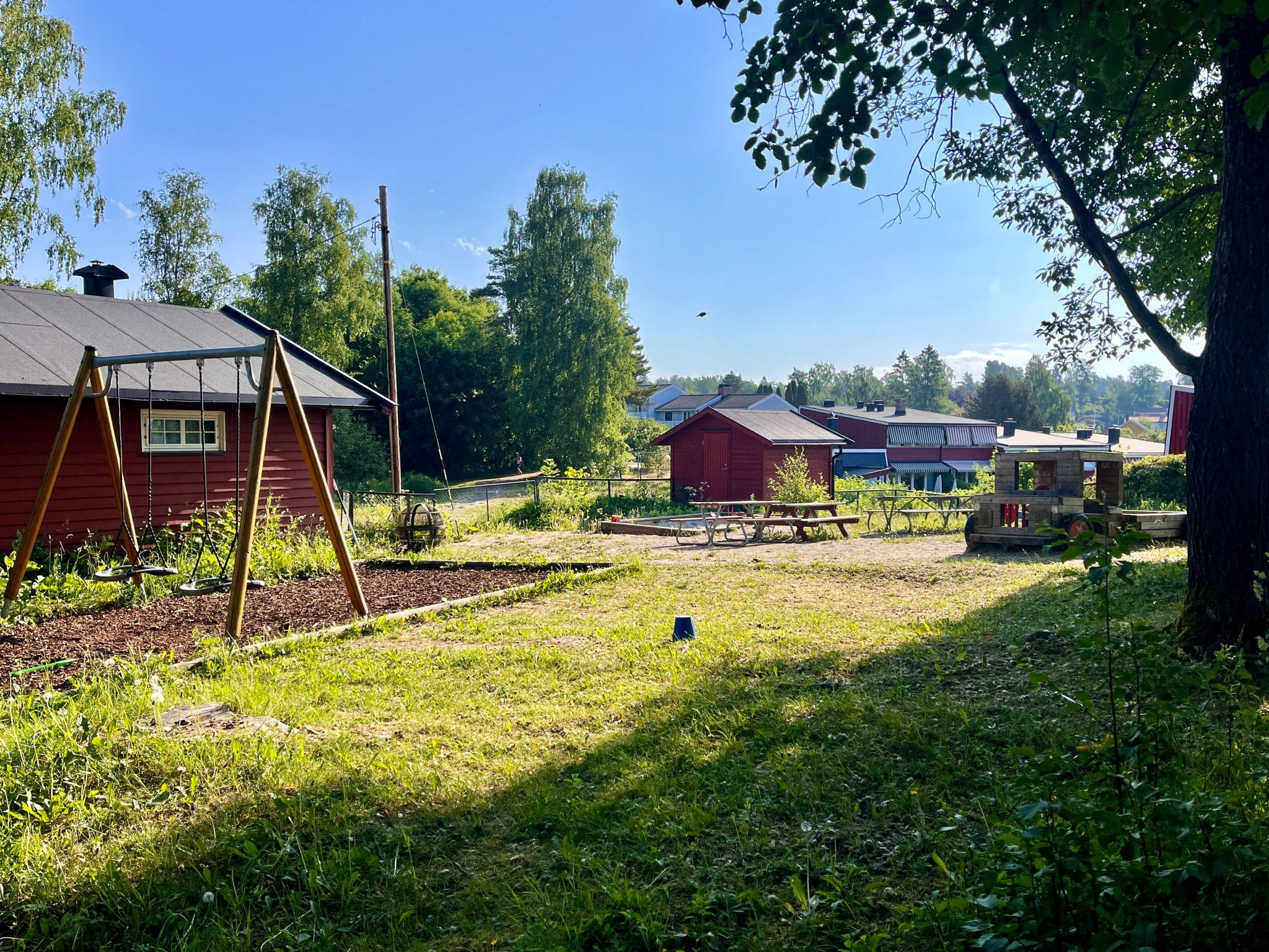 Sameiets "barnepark" 20 m fra huset.
