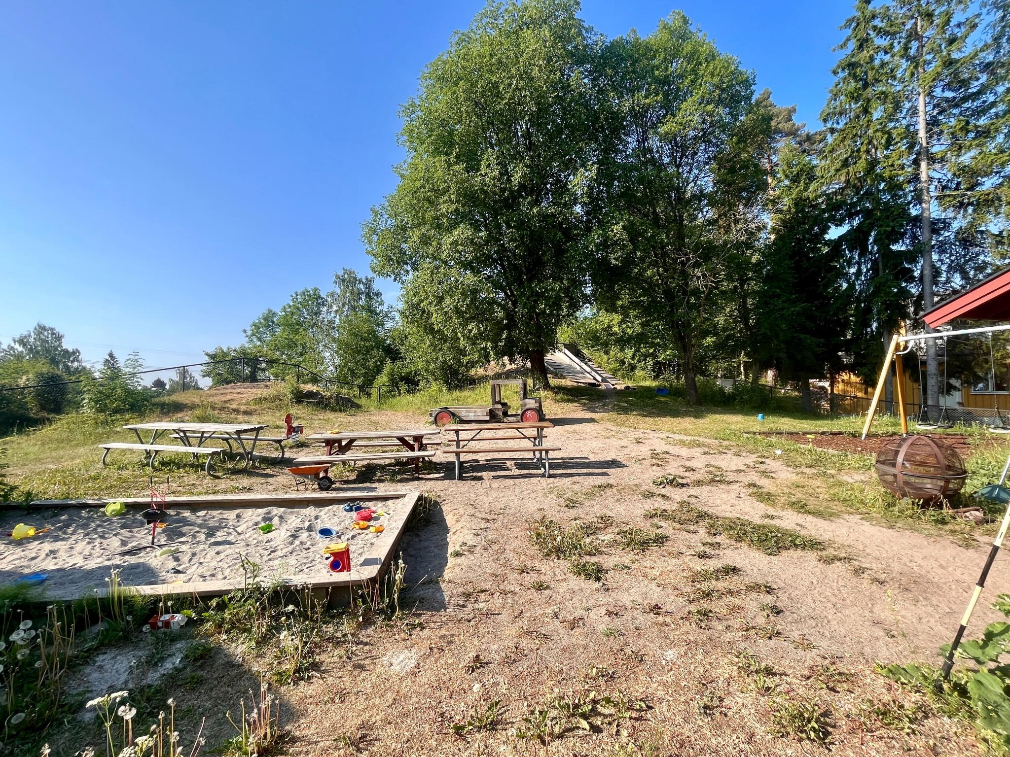 Sameiets "barnepark" 20 m fra huset.