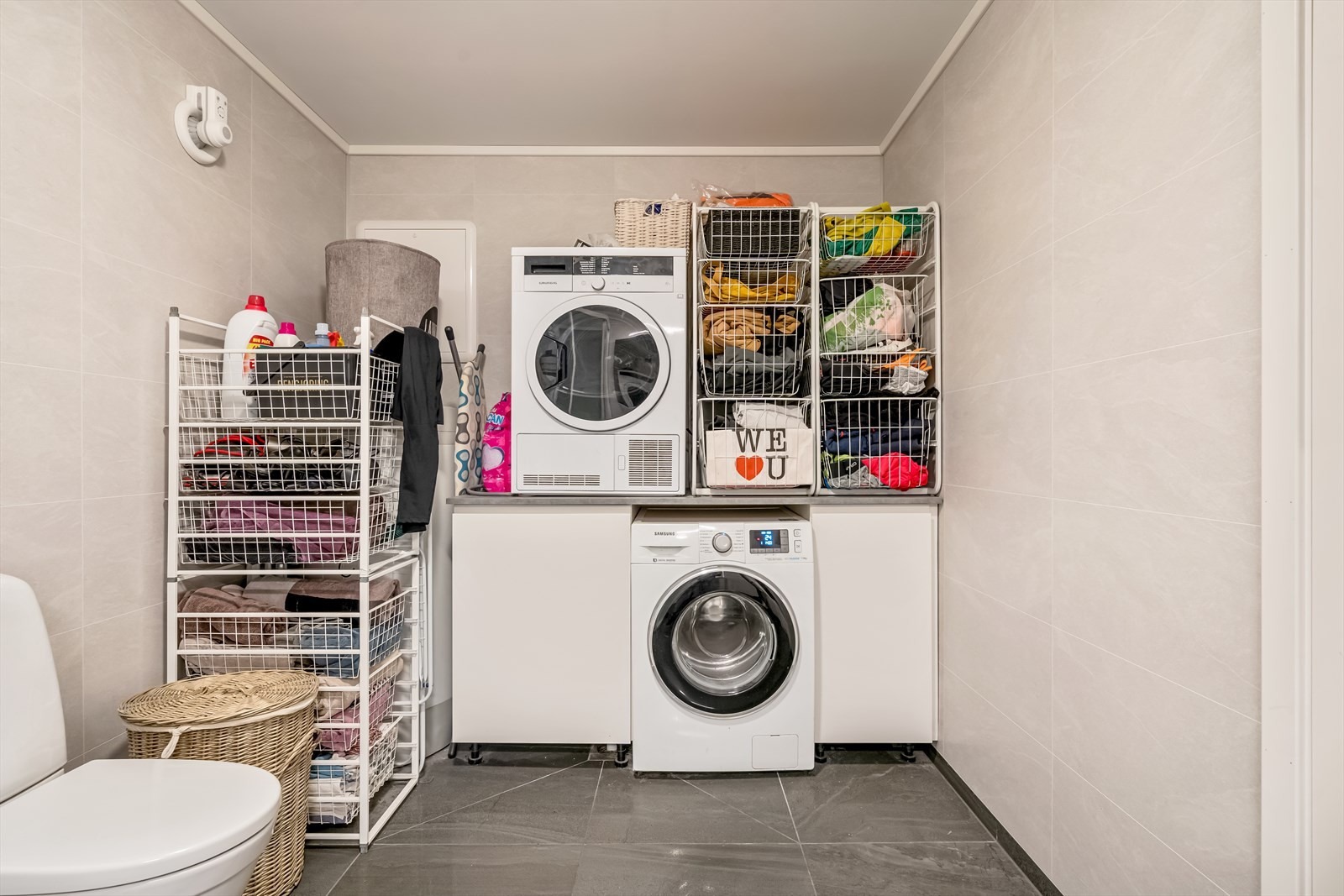 Fagpersoner har utført elektriker-arbeidet i 2022.