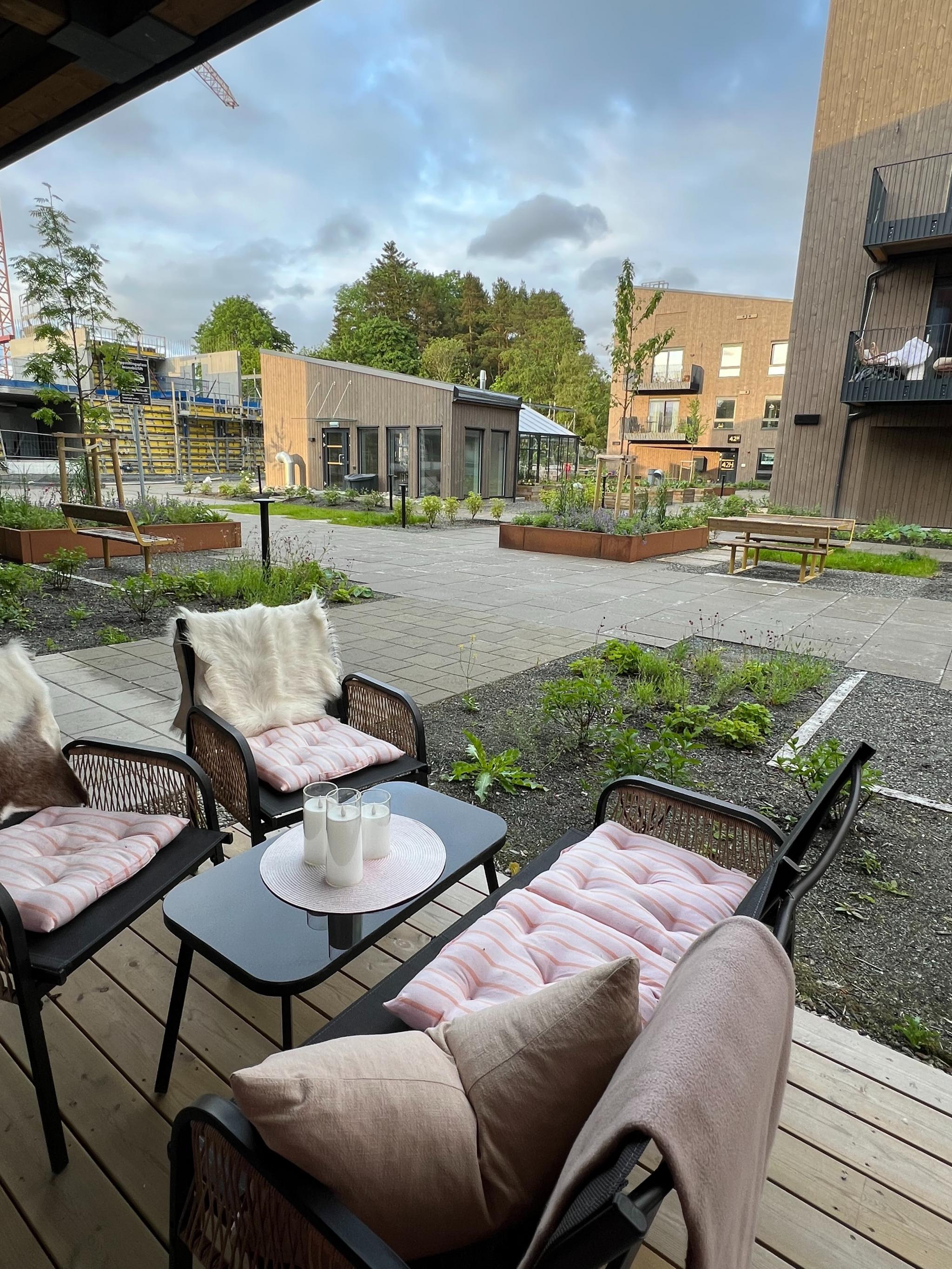 Egen terrasse med plass til utemøbler