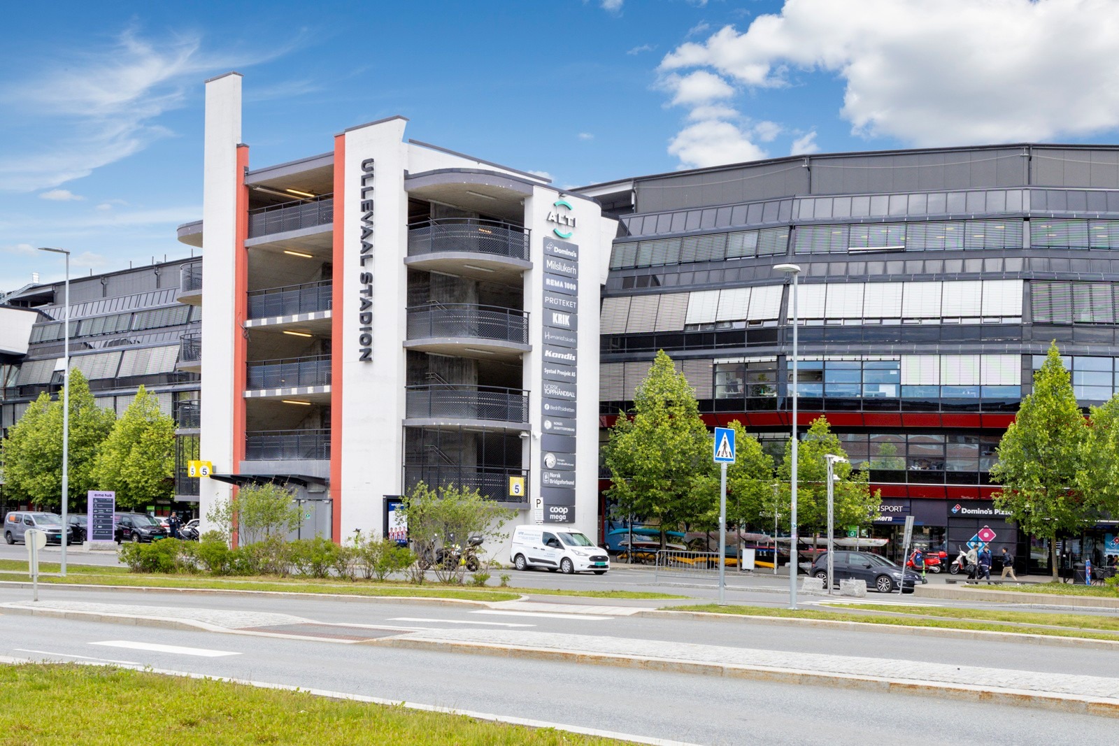 Ullevål stadion er bare rett over veien