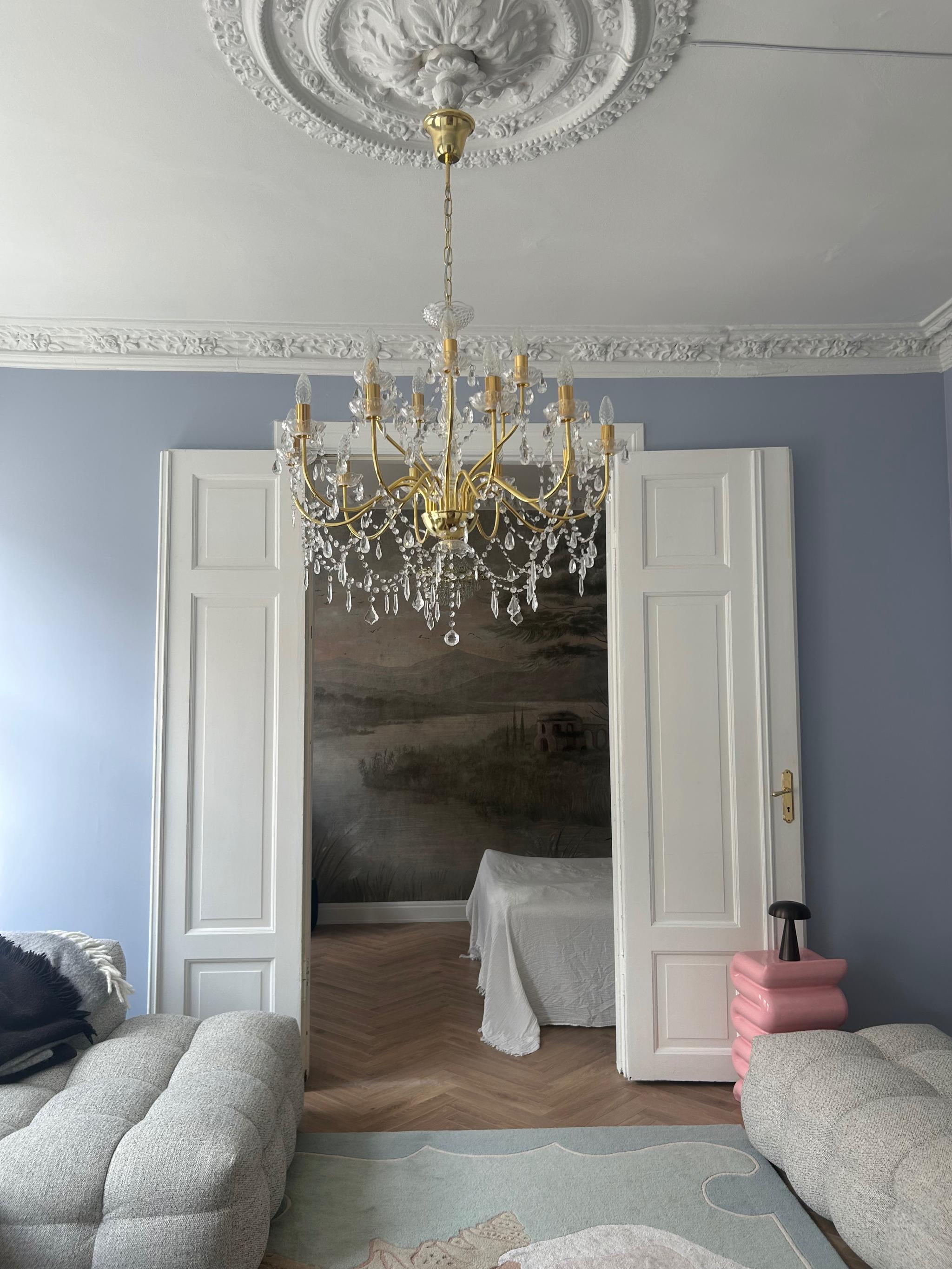 Rommet har dør ut til stuen