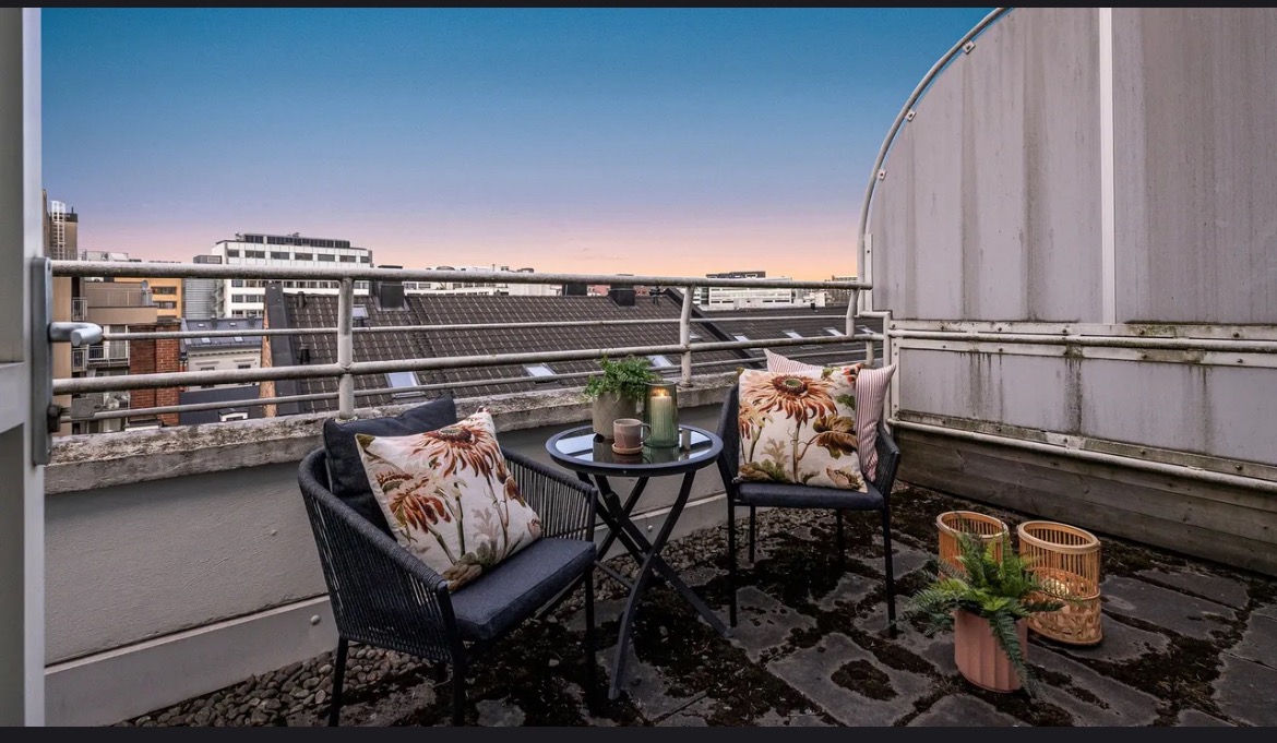 Balkongen før oppussing. 