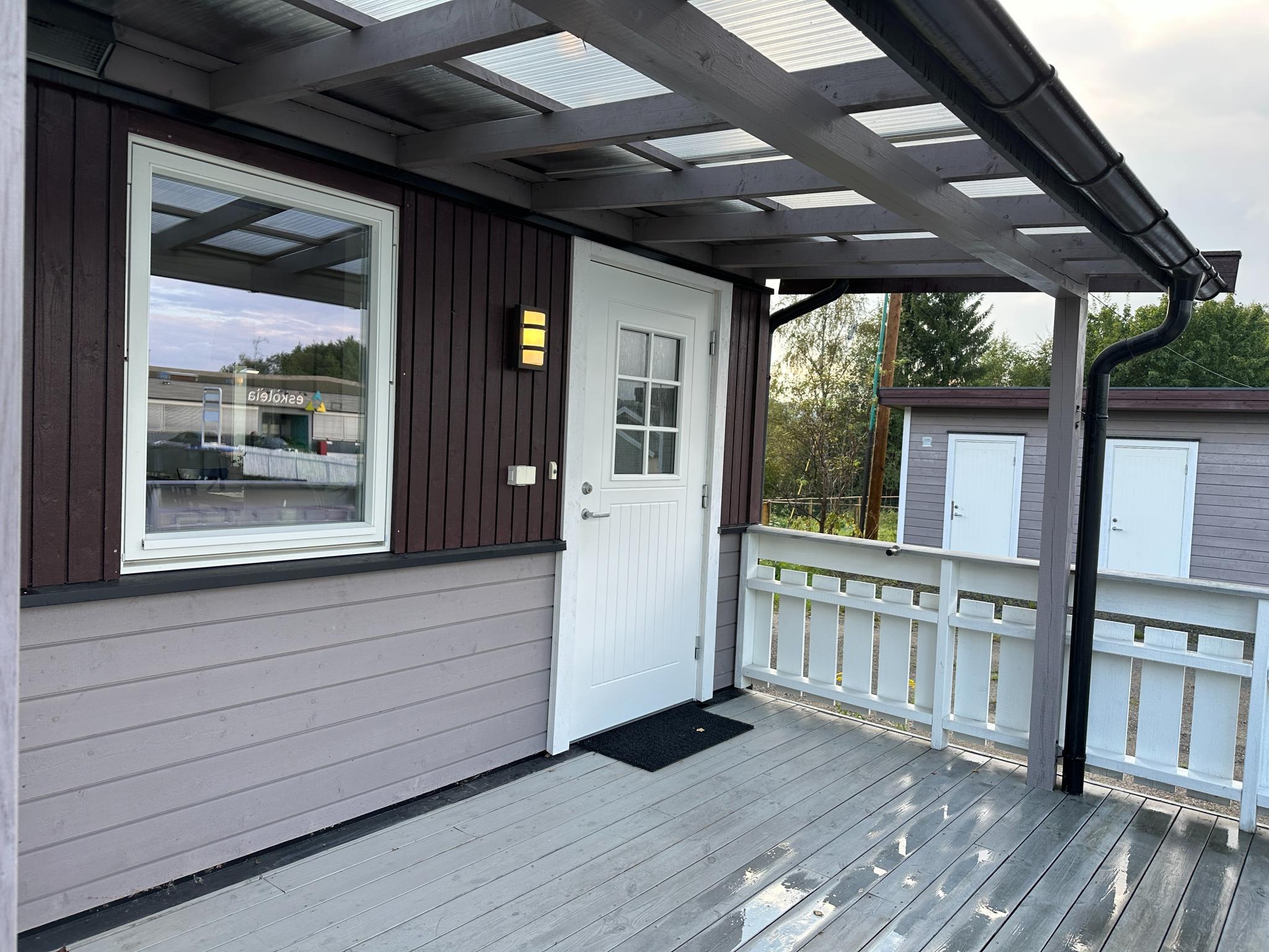 Inngangsparti med terrasse