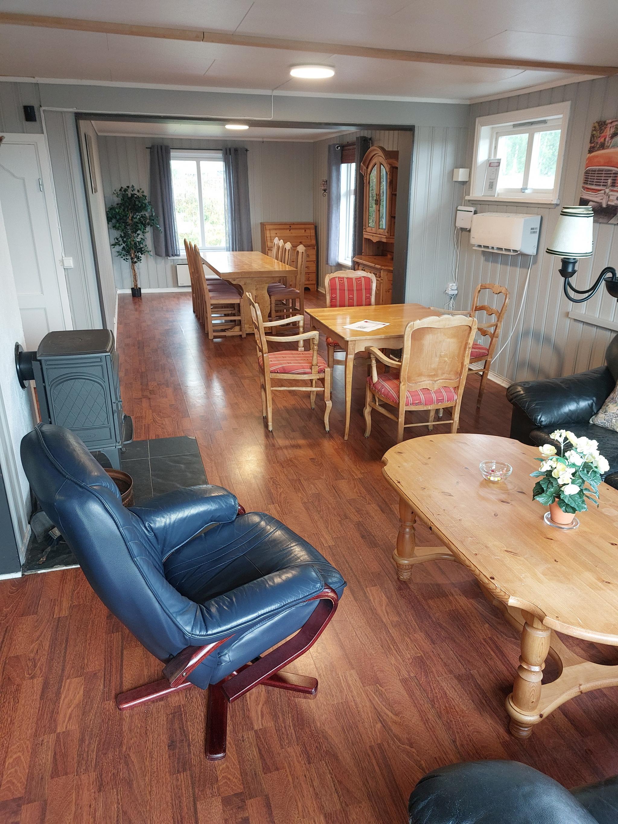 Lys og koselig sofakrok og spisestue