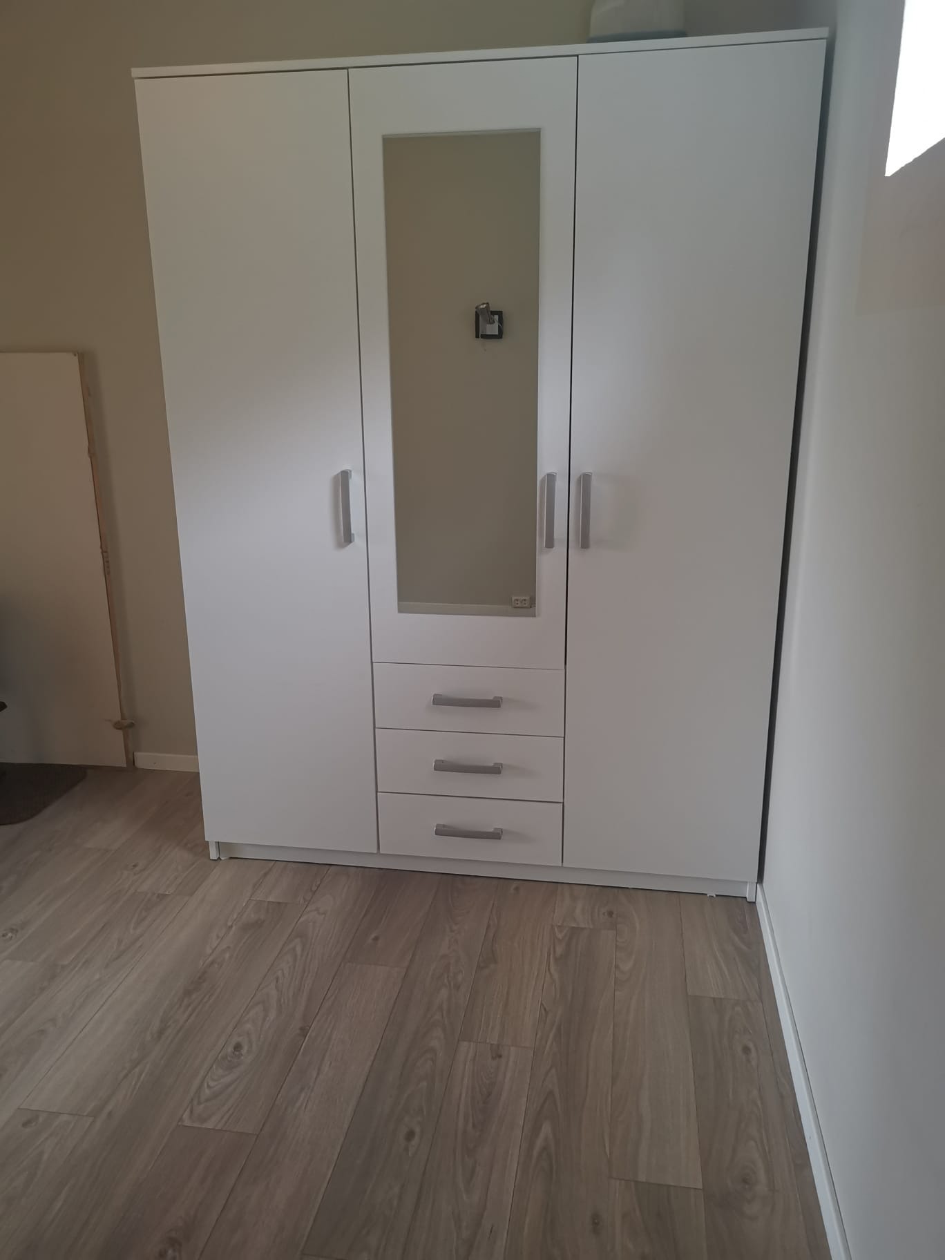 Soverom m skap og peis