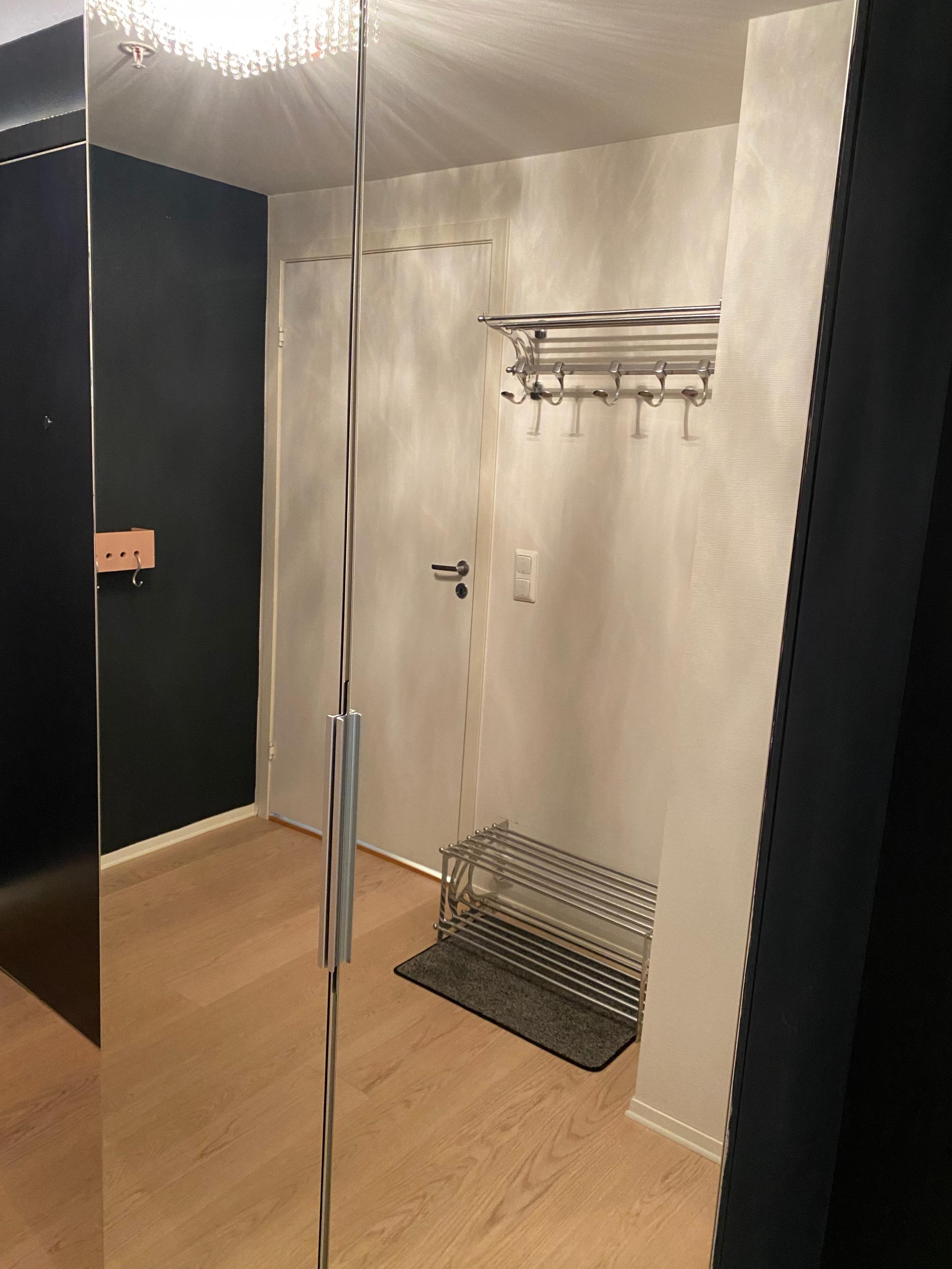 Garderobeskap med speildører