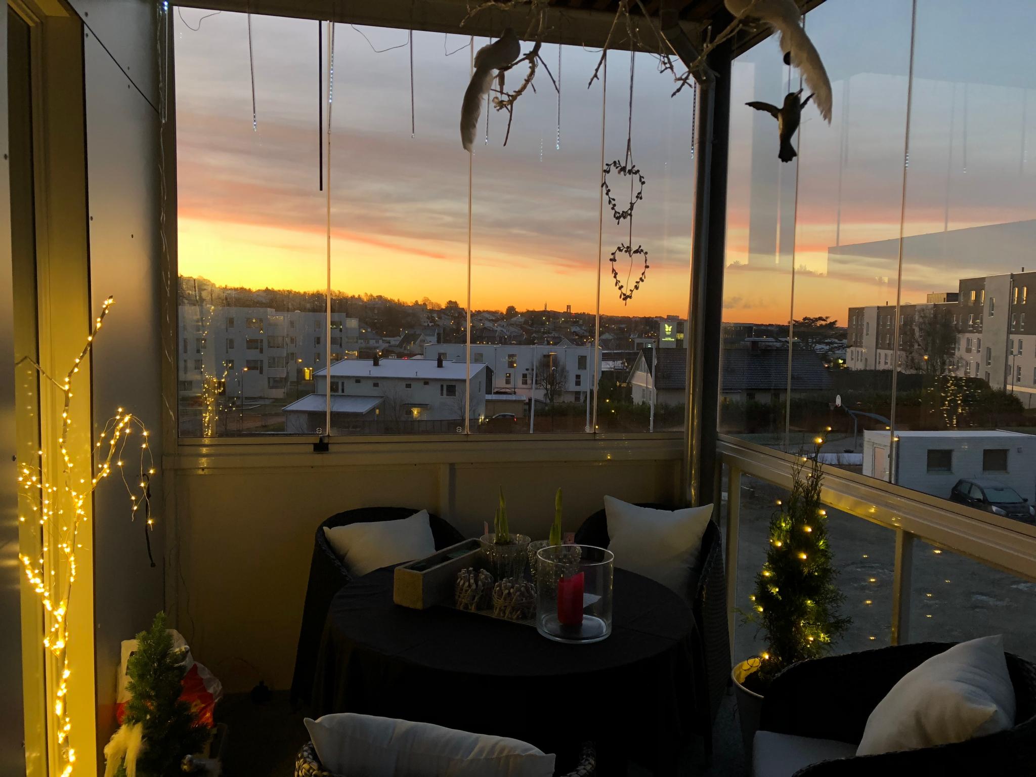 Stemningsbilde, terrasse utenfor kjøkken.