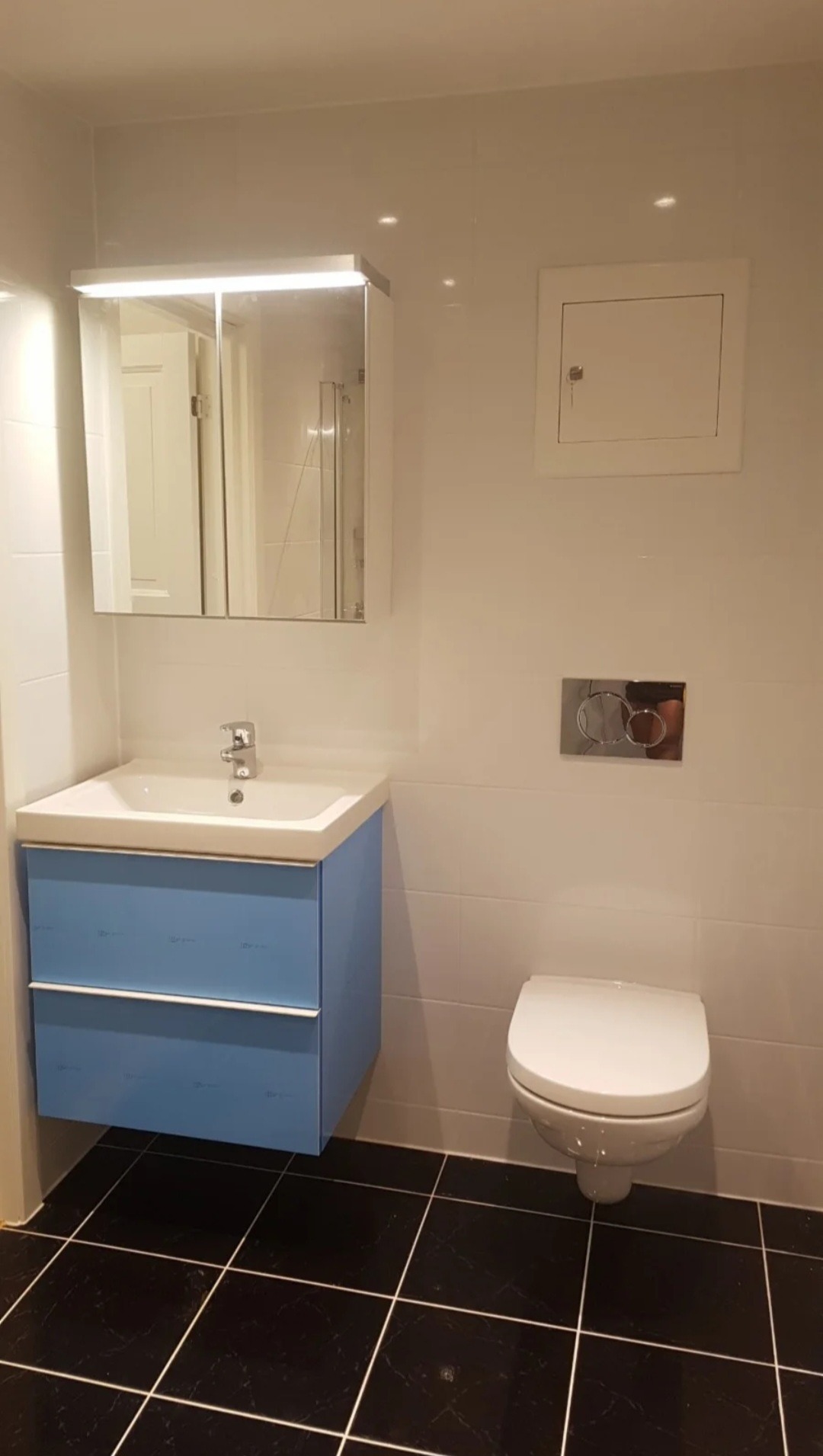 Bad, skapene er hvite