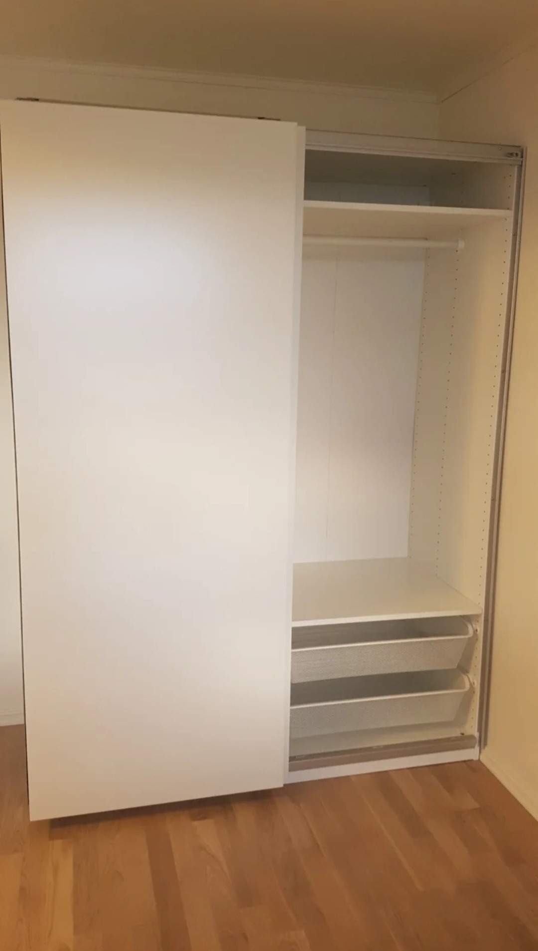 Garderobeskap i soverom