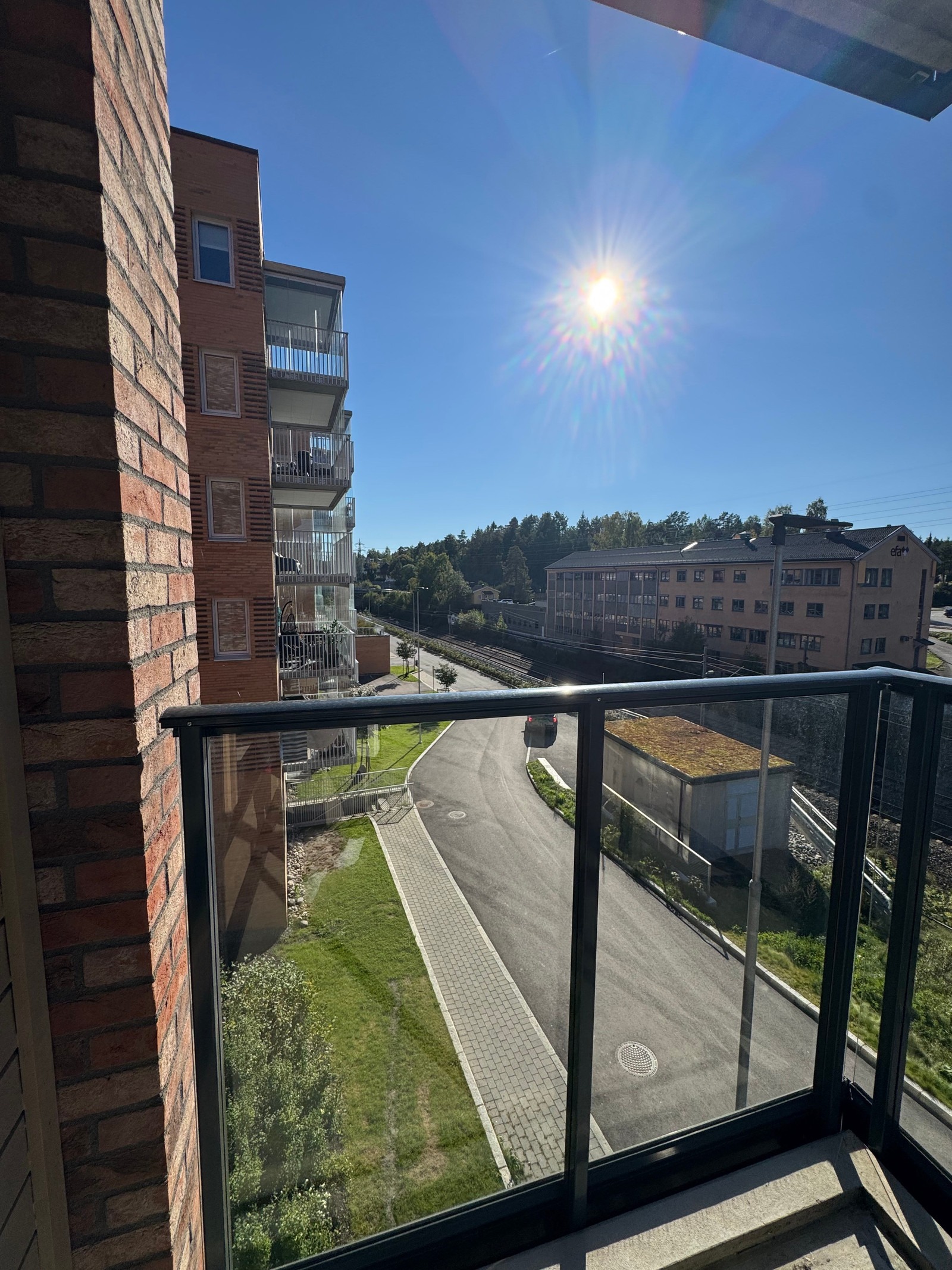 Balkong med sol fra ettermiddag til kveld