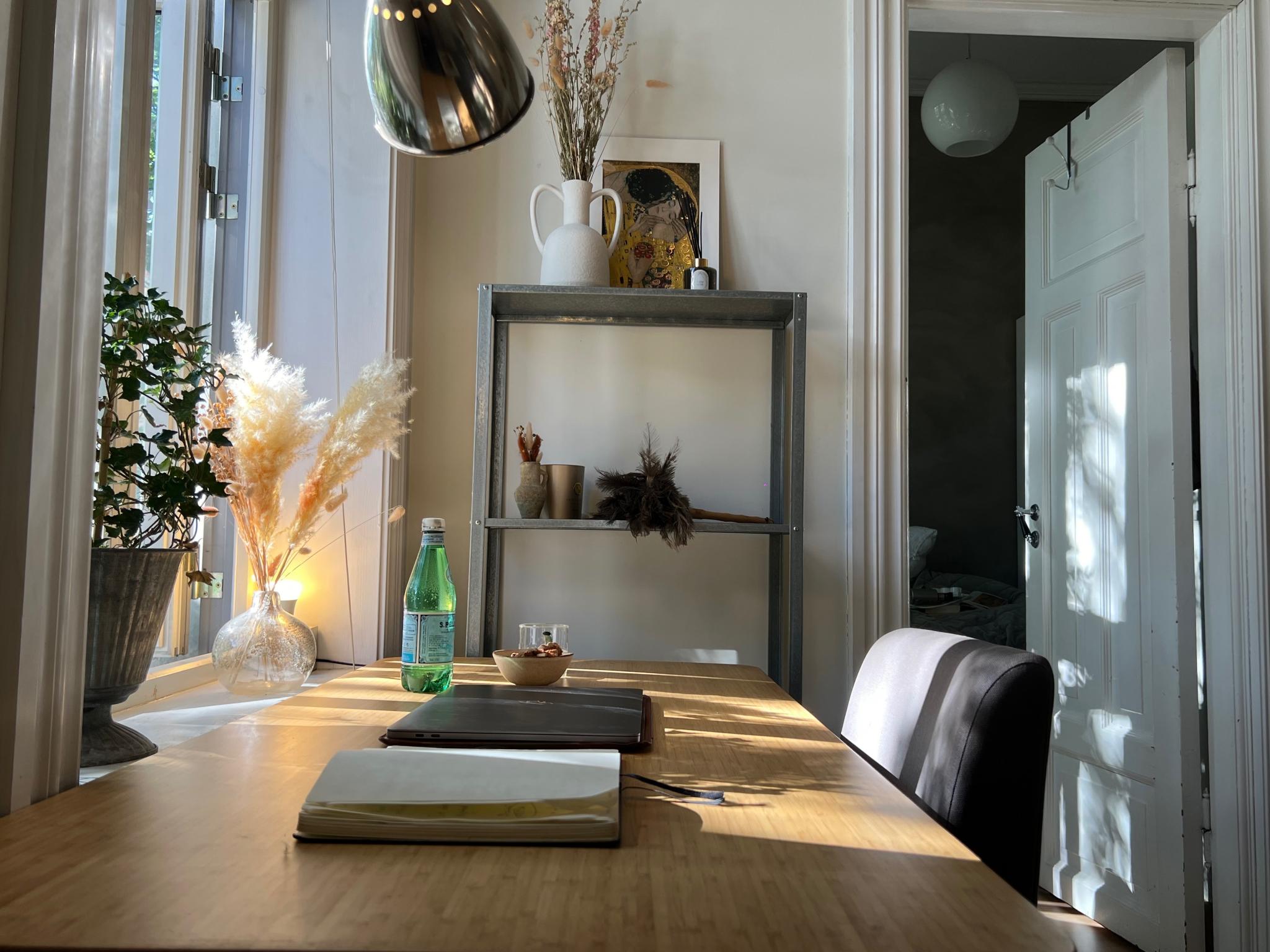 2 rom: kjøkken/stue + soverom (+ bad + liten entre+ liten bod)