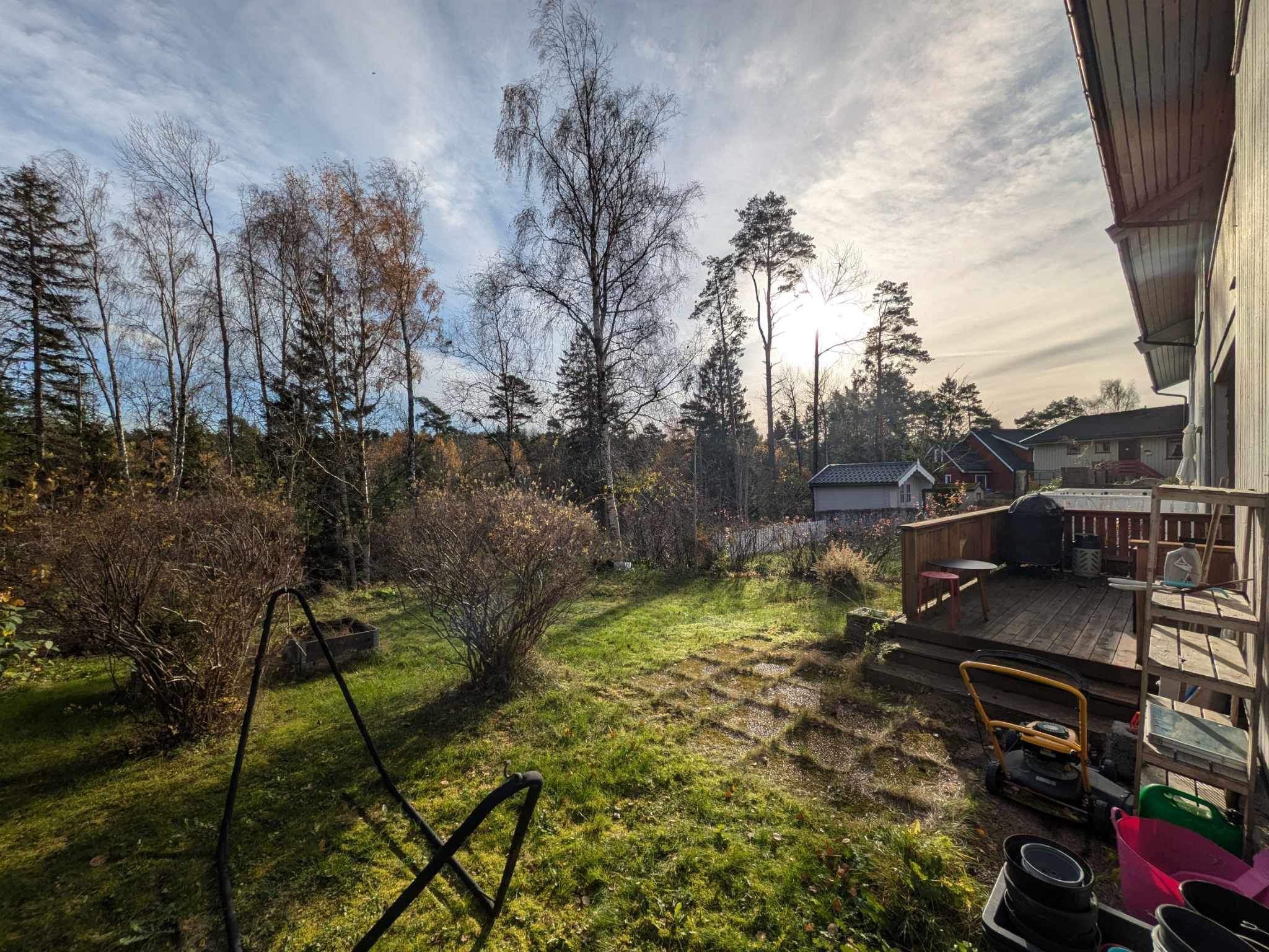 Utsikt hage, nærhet til sjøen og Vispen bade og fritifsområde, skog og turmuligheter