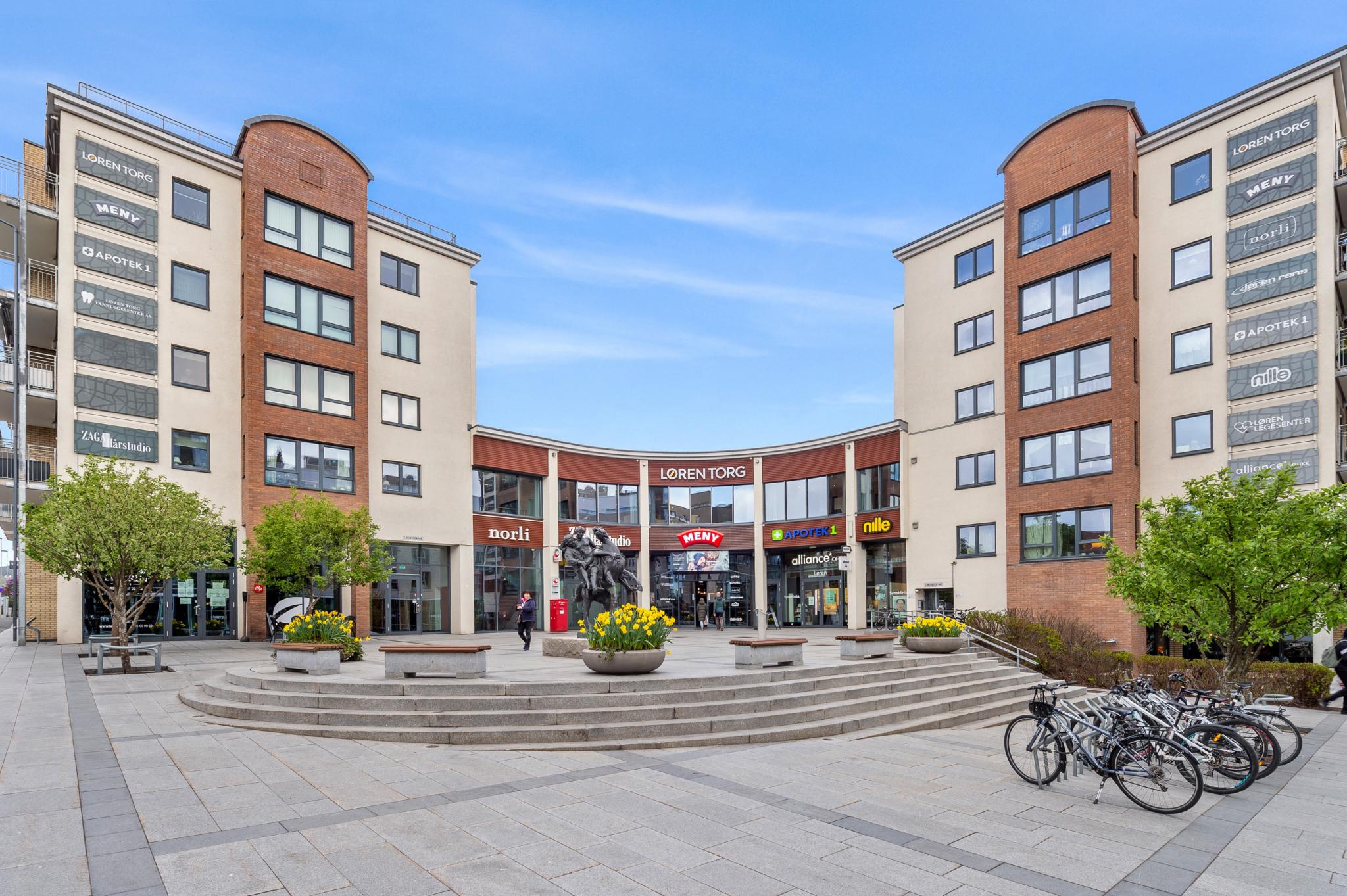 Løren torg i umiddelbar nærhet