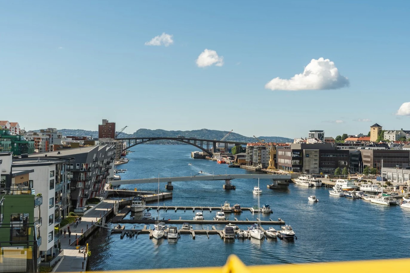 Fra takterrassen får du nydelige solnedganger på sommerstid.