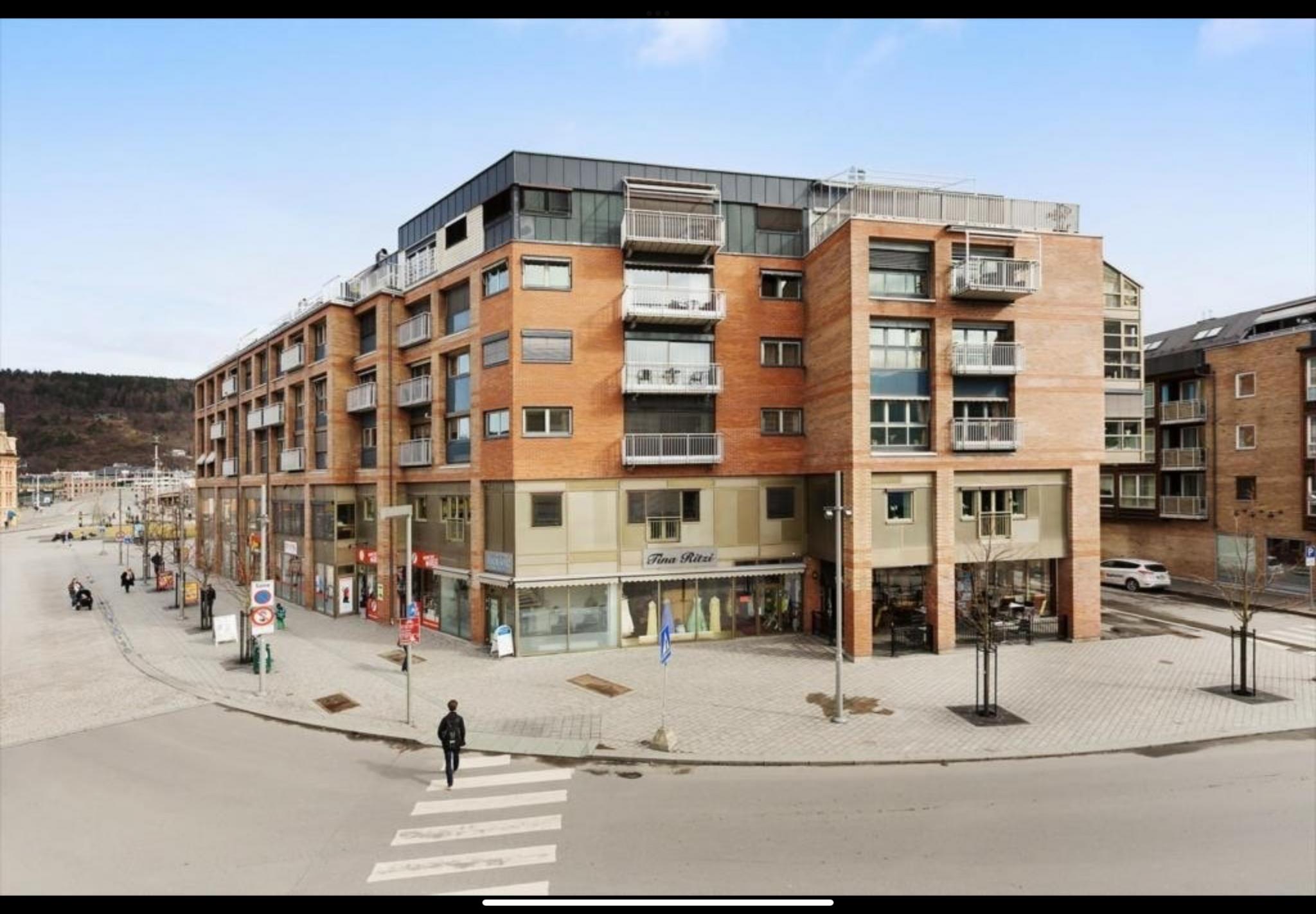 Sentral beliggenhet på Strømsø torg i nærheten av alt, inkl toget