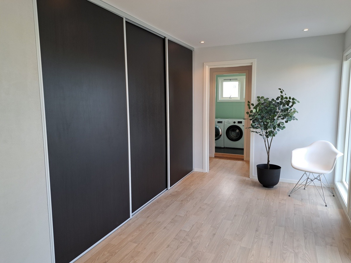 Gang med klesoppbevaring