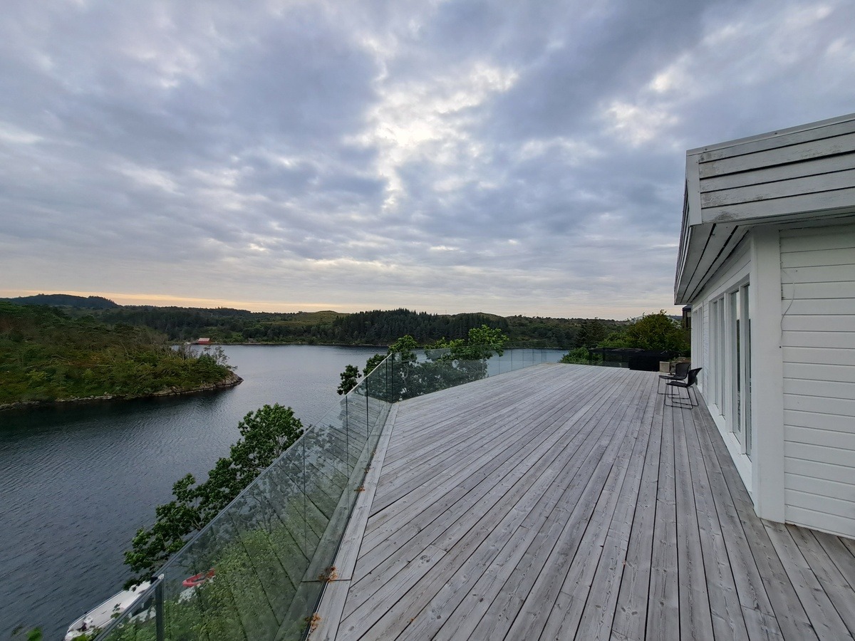 Utsikt og terrasse.
