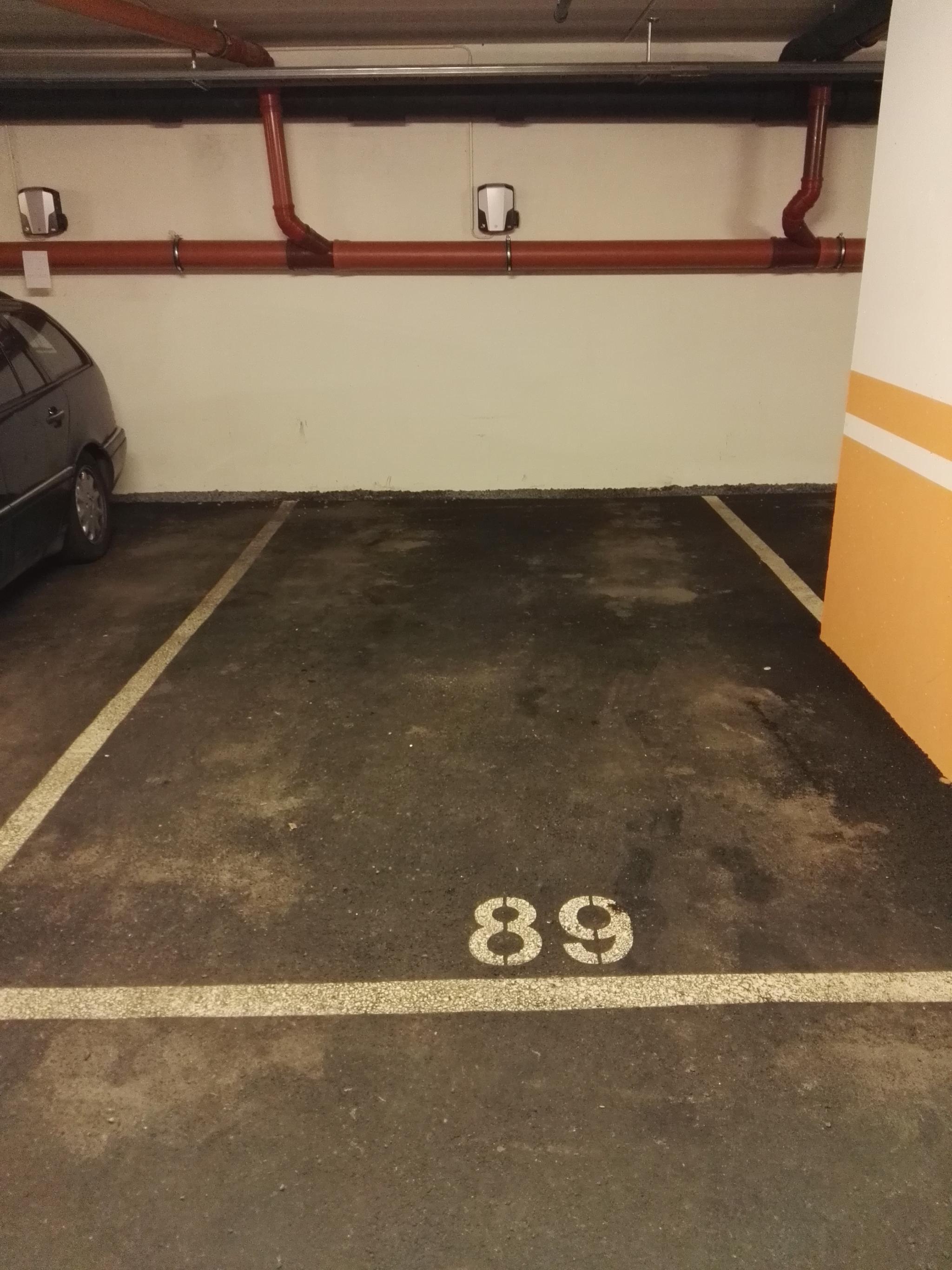 Parkeringsplass med elbillader