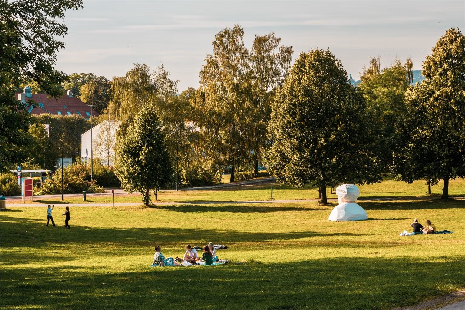 Tøyenparken og Tøyenbadet like i nærheten