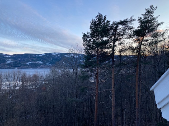 Utsikt til Tyrifjorden fra balkong utenfor soverom.