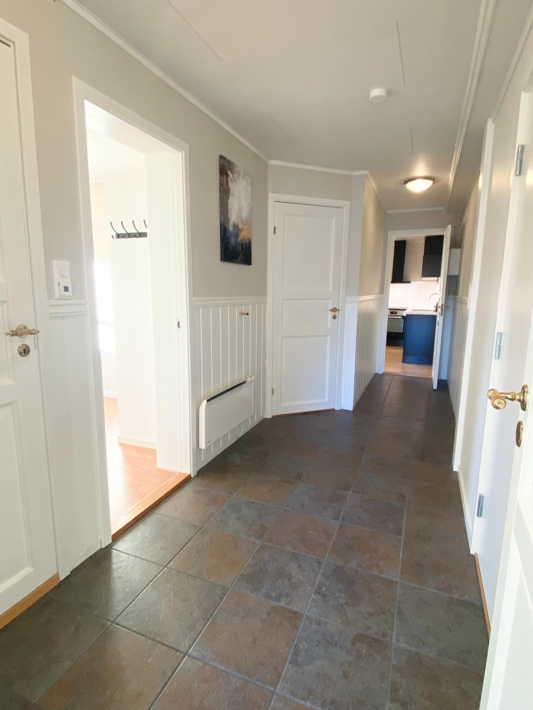 Gang leies ut med panelovn.