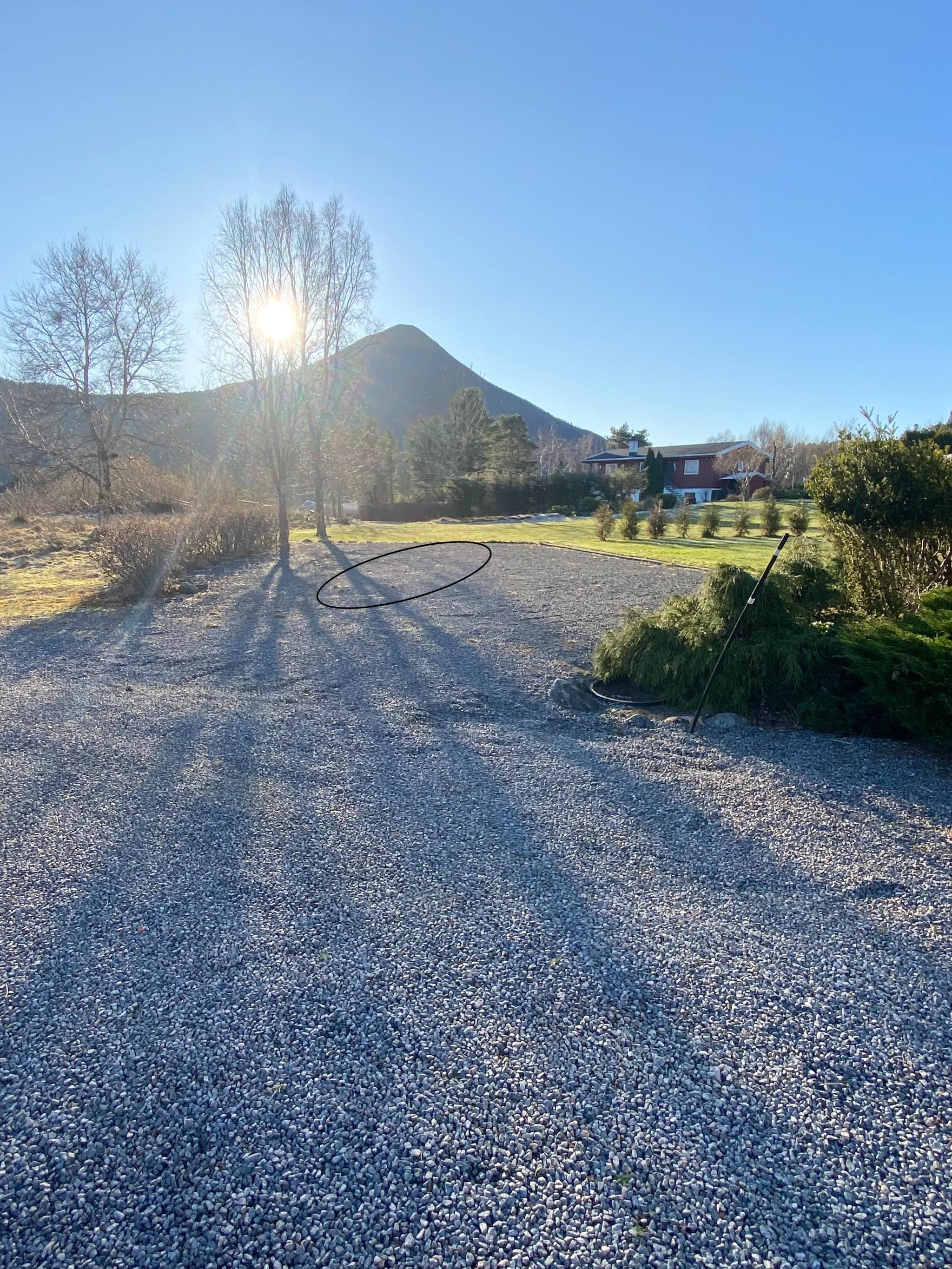 Innsirklet område viser P-plass til opptil 2 oppstillingsplasser.