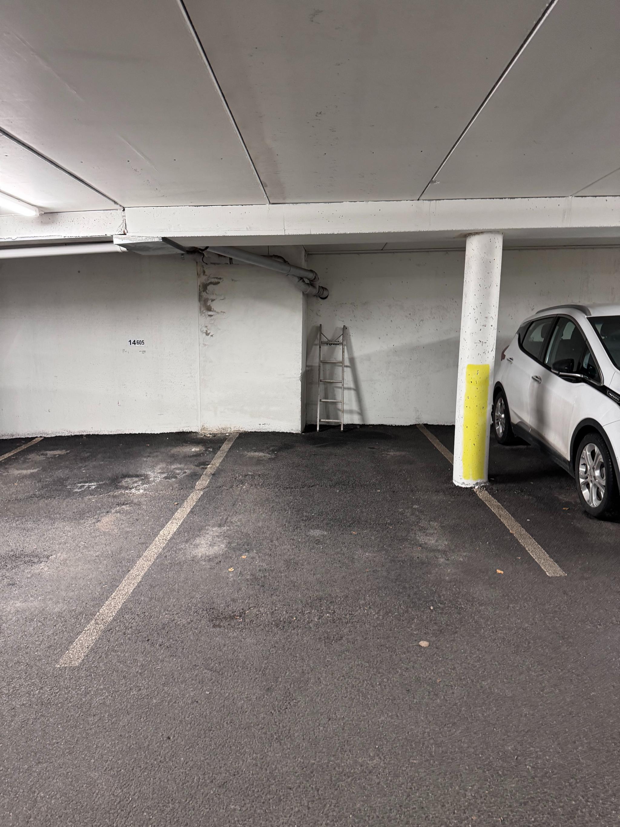 Privat parkeringsplass i kjeller