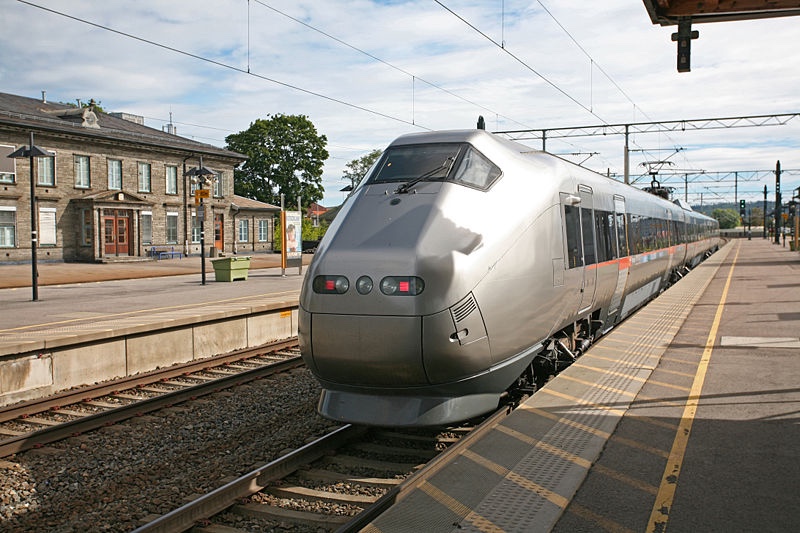 Lillestrøm stasjon ligger 10 minutter unna til fots, og har utmerkede forbindelser til bl.a. Oslo sentrum og Oslo lufthavn. Foto: Trond Strandsberg/Creative Commons