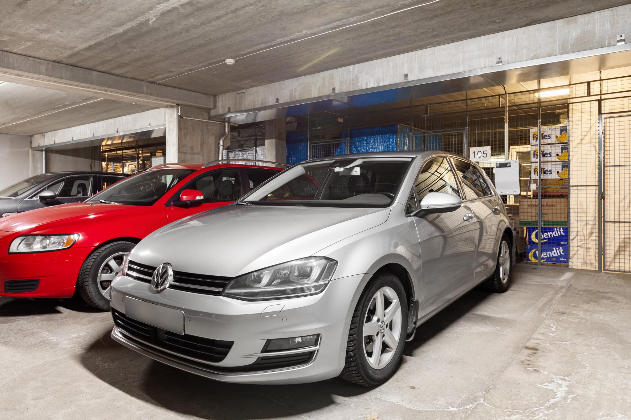 Mulighet for parkering med lader i garasjeanlegg for 1500 kr ekstra i måneden.