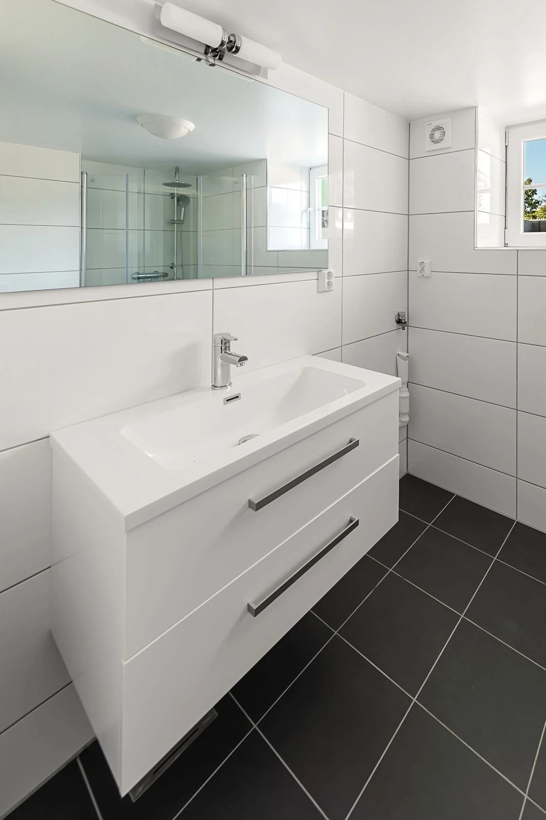 Bad med opplegg for vaskemaskin + varmekabler.