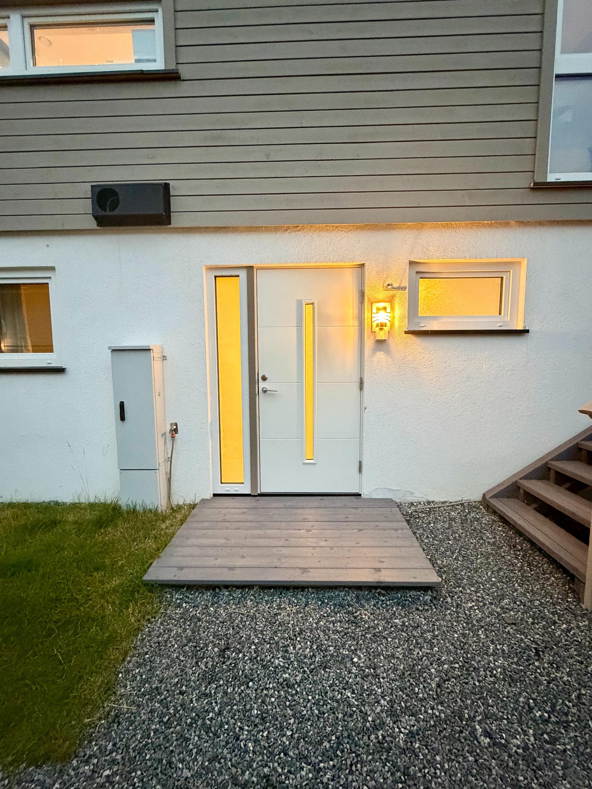 Hyggelig og privat inngangsparti.