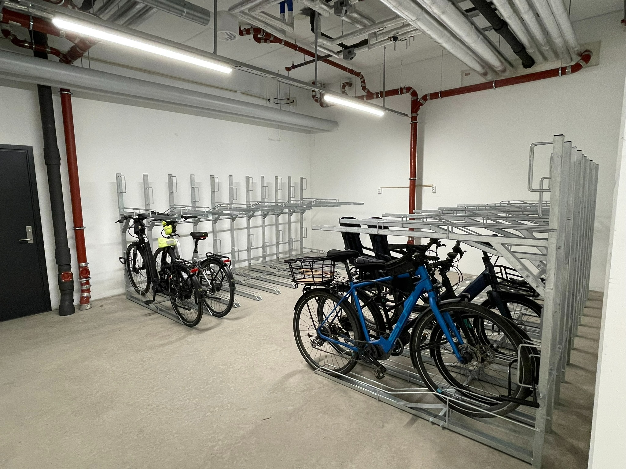 Her er det også en romslig sykkelparkering