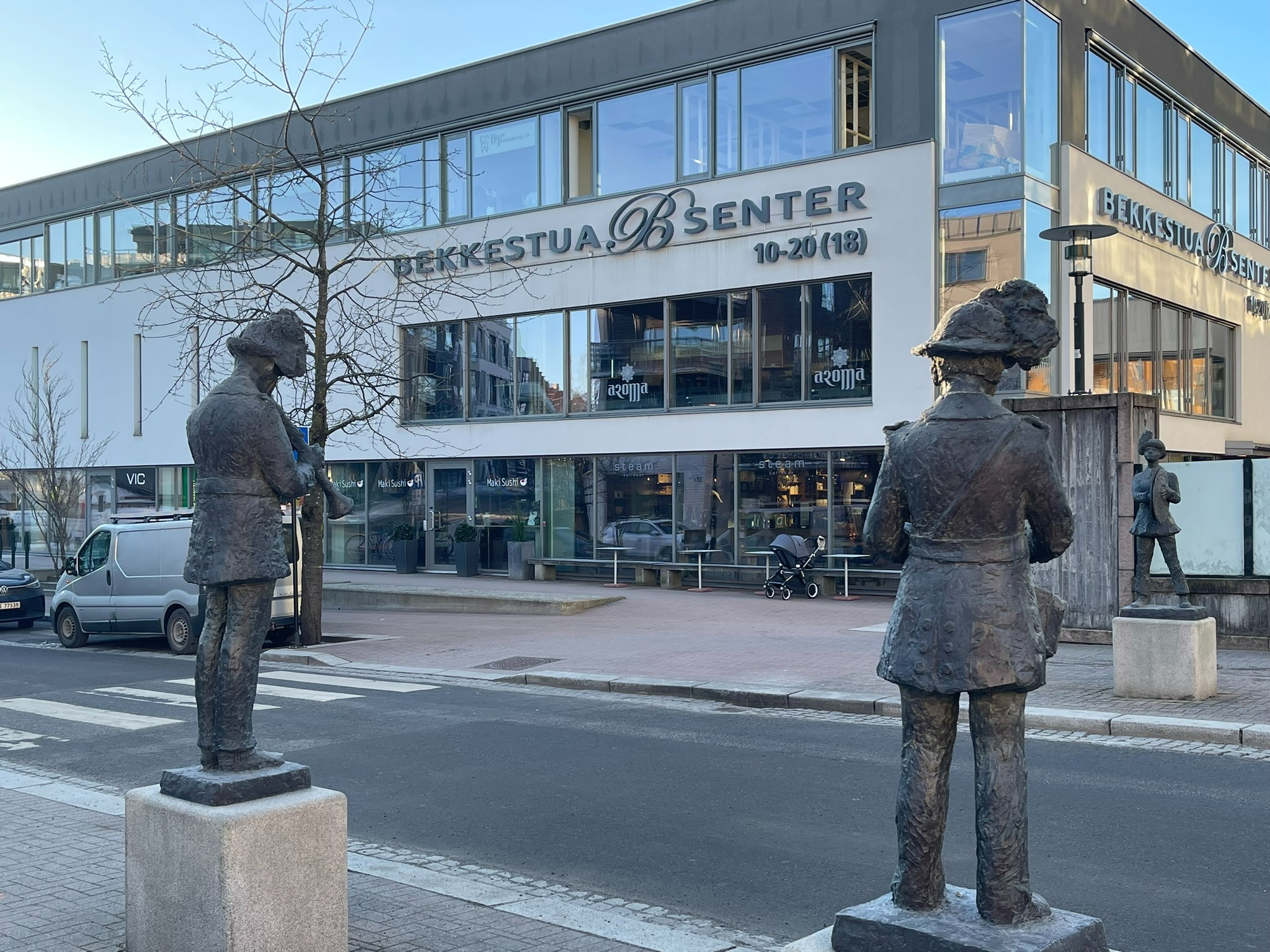 På Bekkestua finnes alle typer butikker og servicetilbud