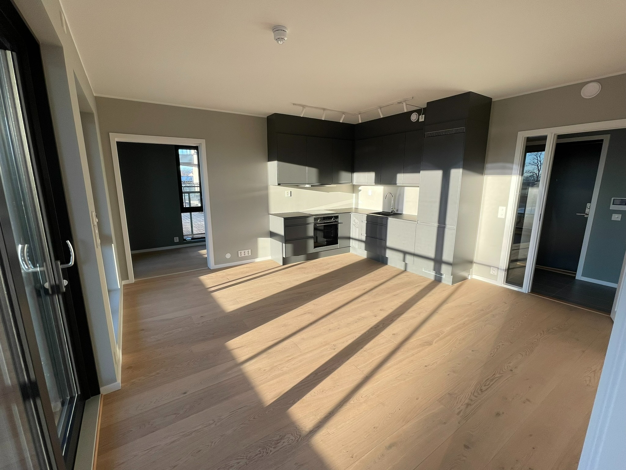 Stue med åpen kjøkkenløsning