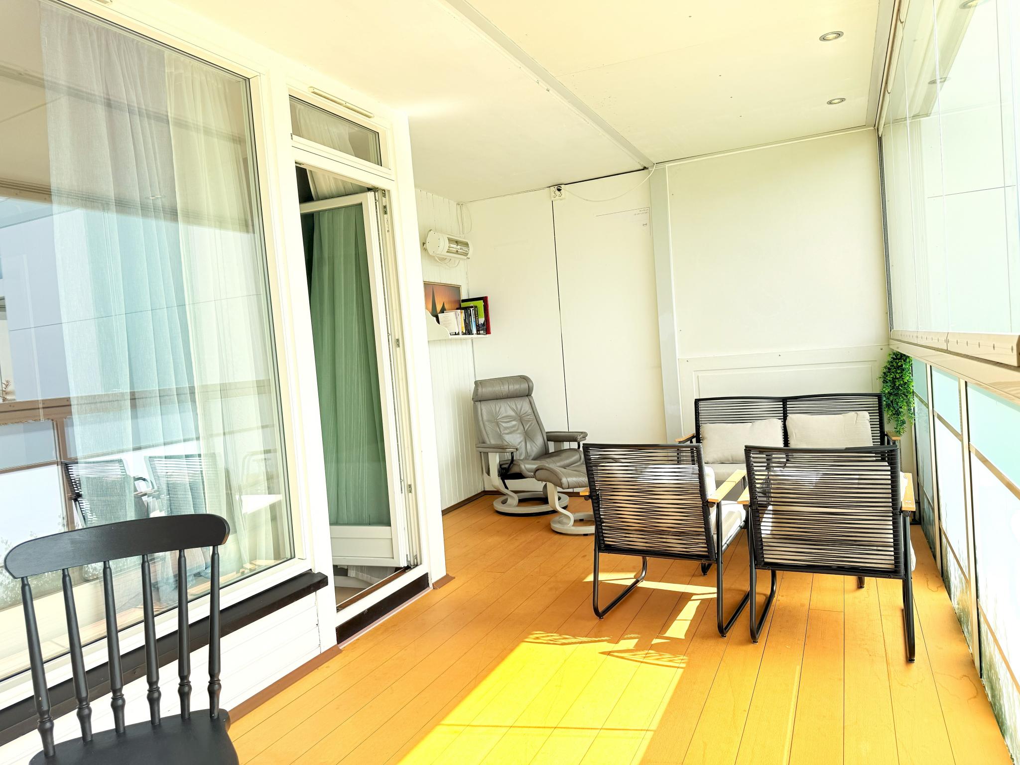 Balkong med utemøbler